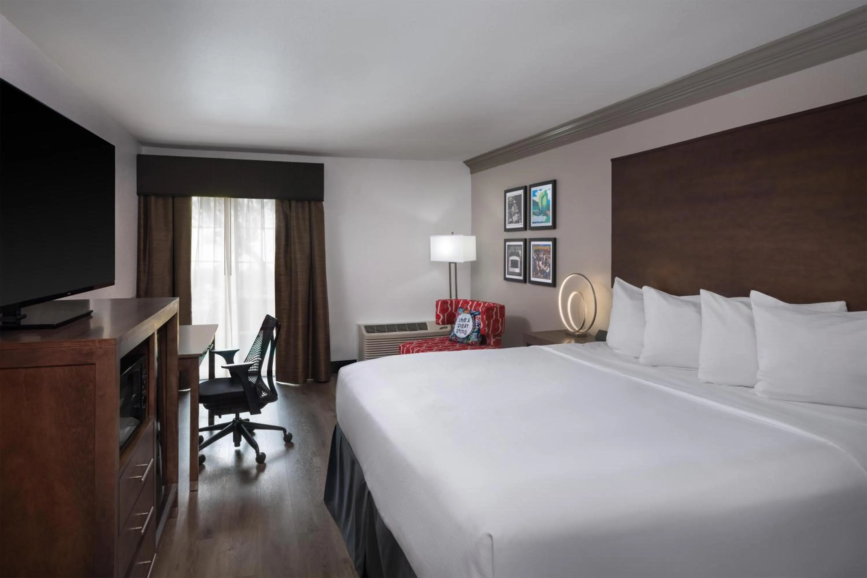 Bedroom, Bed in Aiden Austin City Hotel