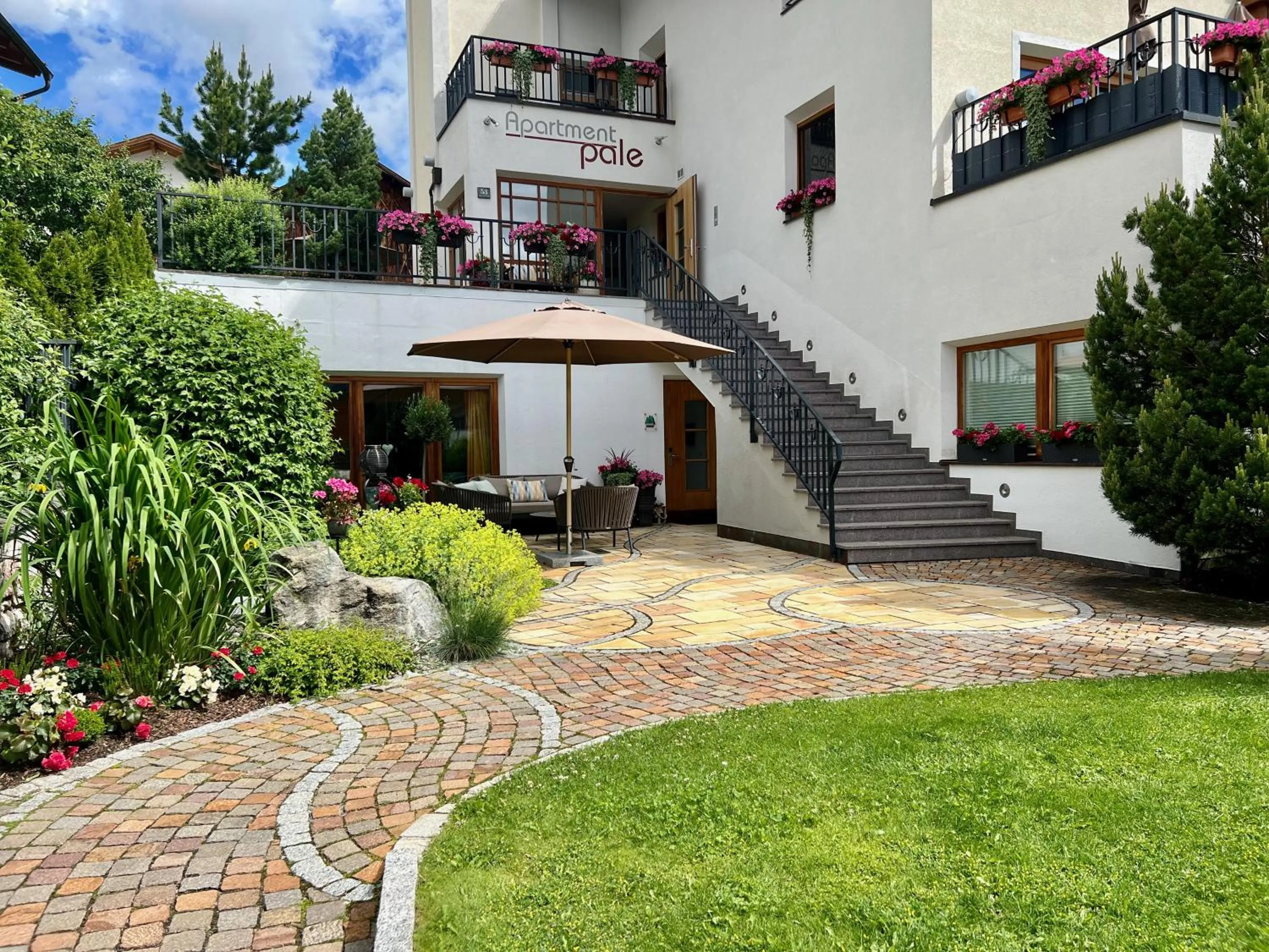 Garden in Apartment Pale