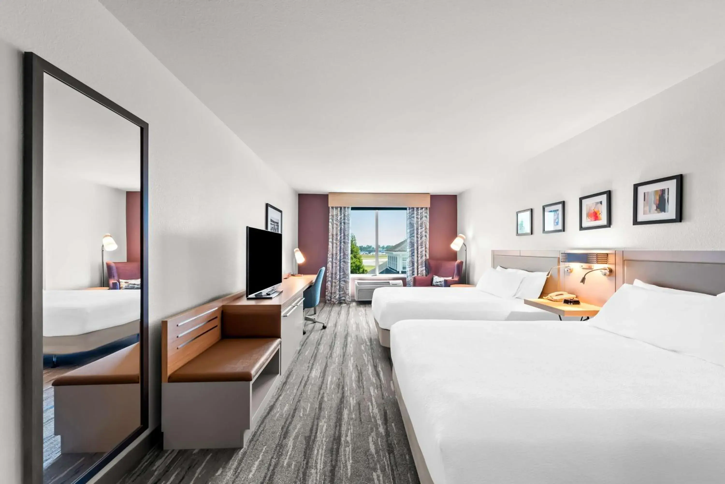 Queen Room with Two Queen Beds in Hilton Garden Inn Seattle North/Everett Queen Room with Two Queen Beds in Hilton Garden Inn Seattle North/Everett