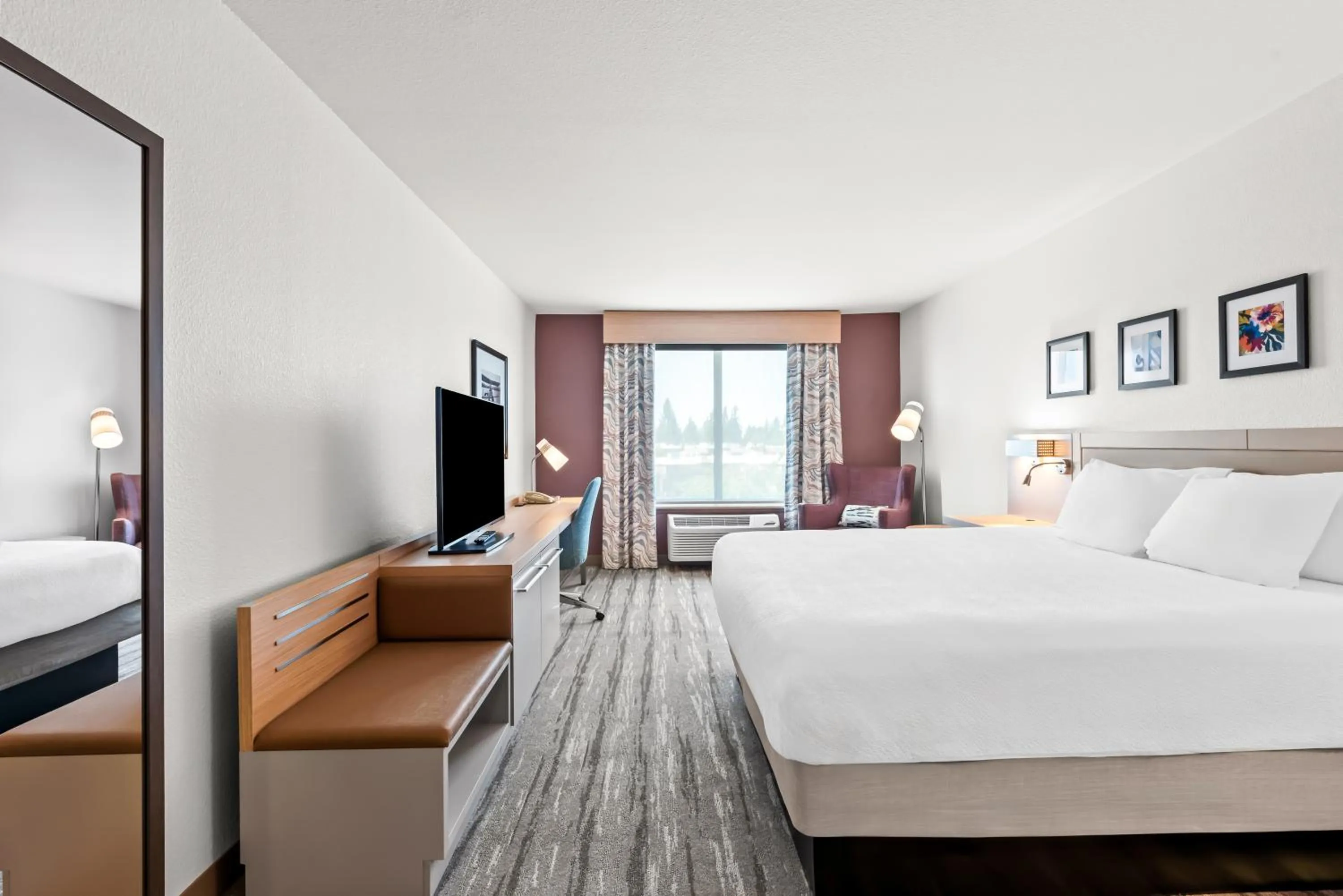 Bed in Hilton Garden Inn Seattle North/Everett