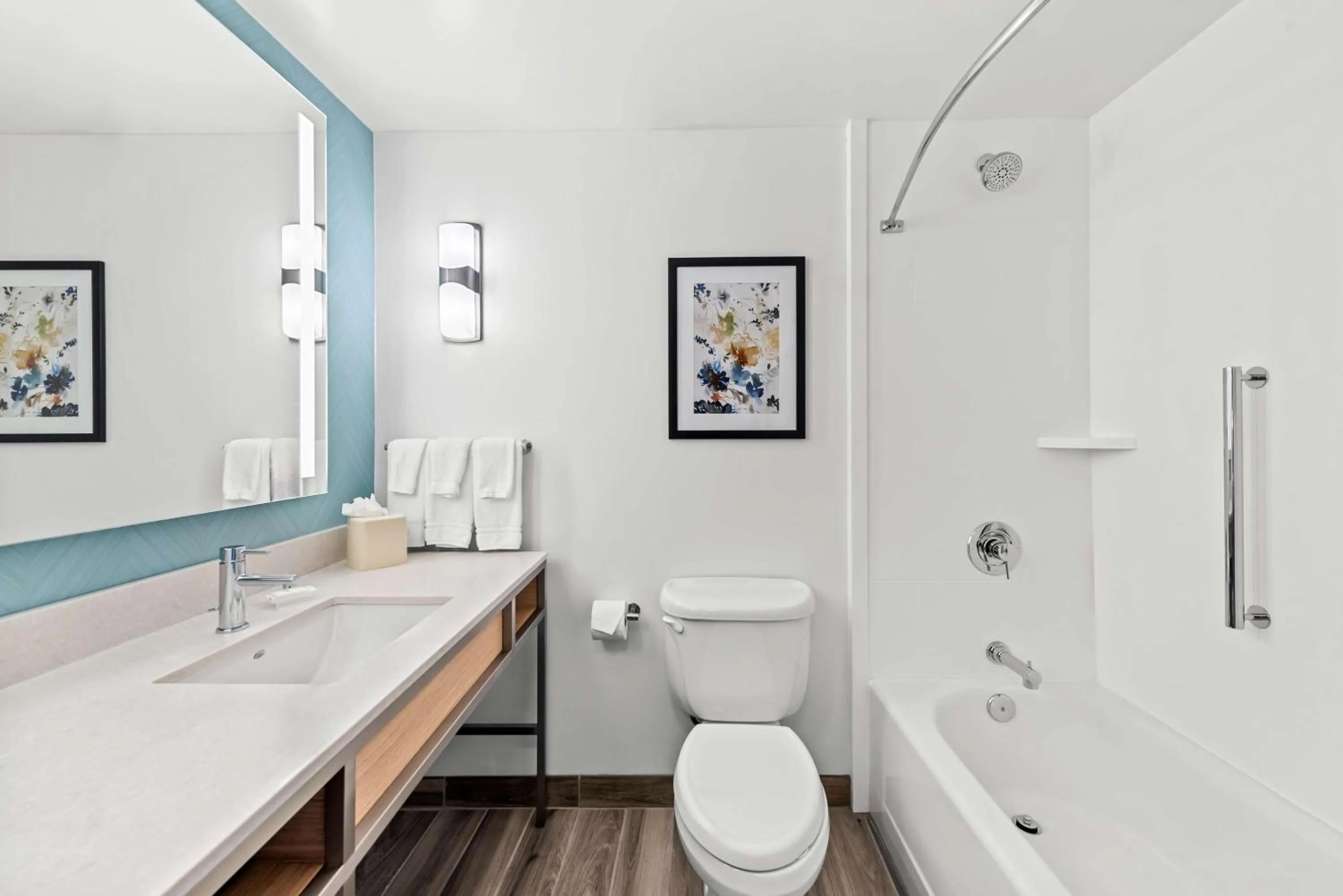 Bathroom in Hilton Garden Inn Seattle North/Everett