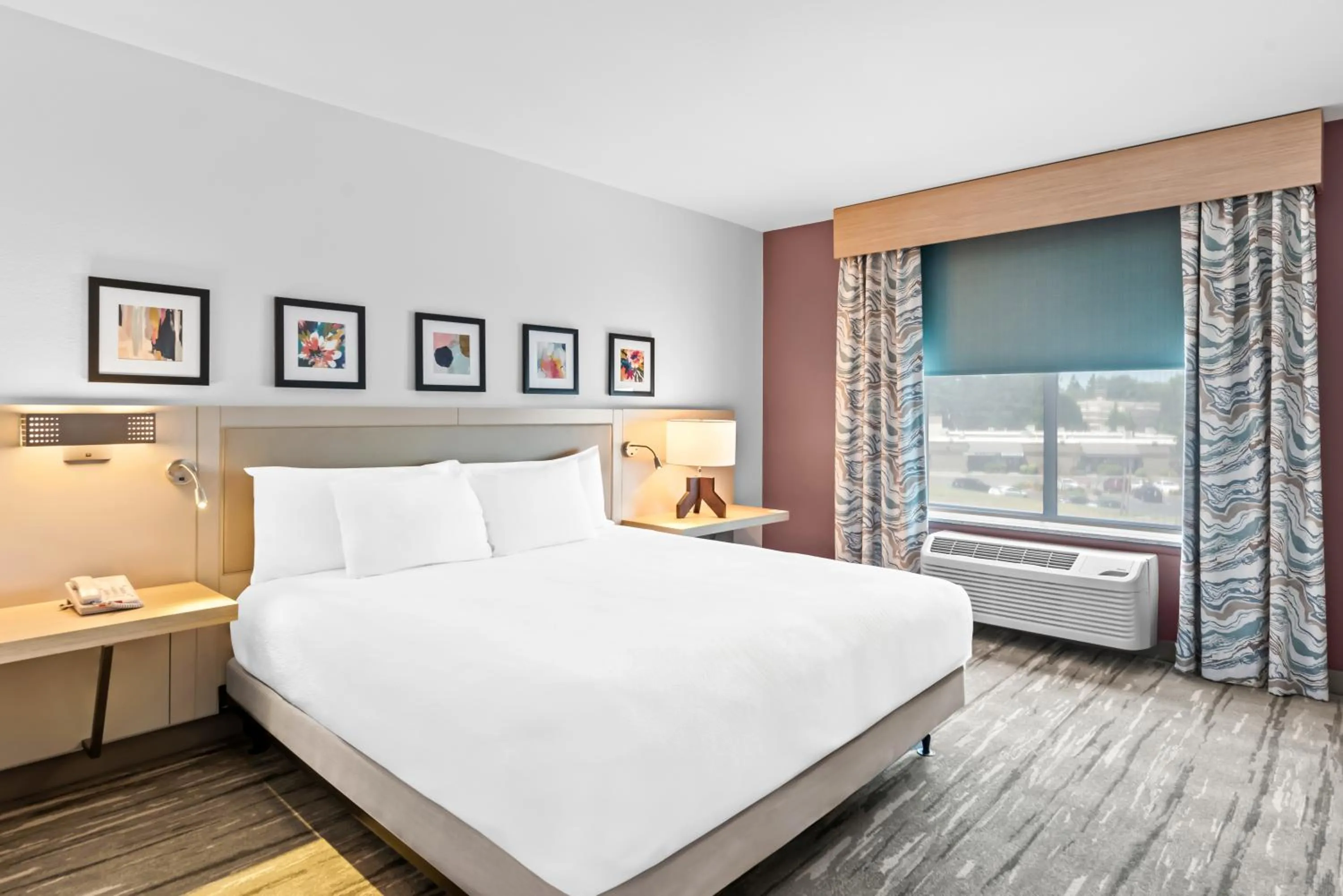 Bed in Hilton Garden Inn Seattle North/Everett