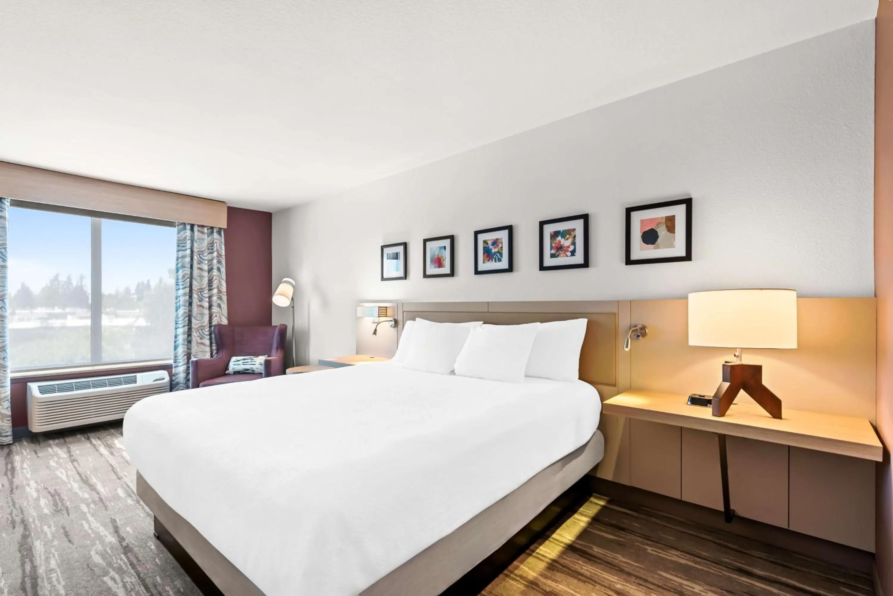 Bed in Hilton Garden Inn Seattle North/Everett