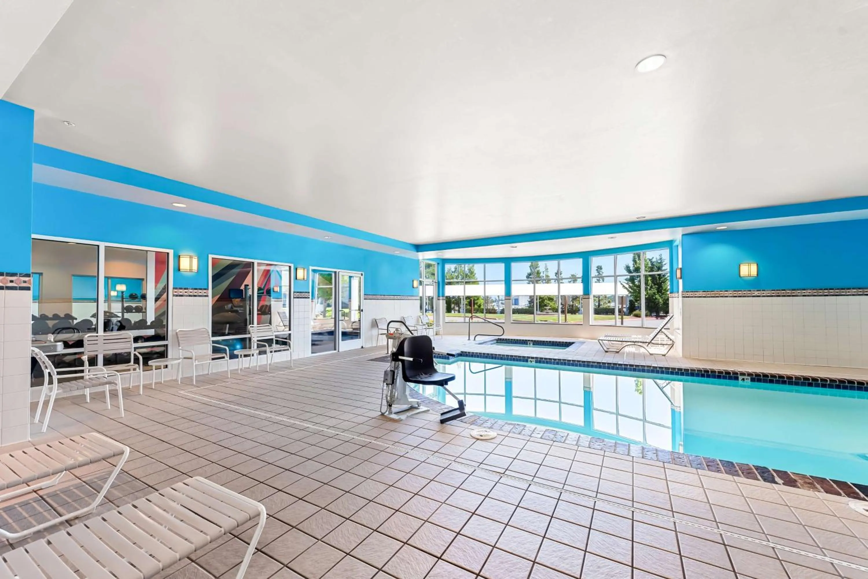 Pool view in Hilton Garden Inn Seattle North/Everett