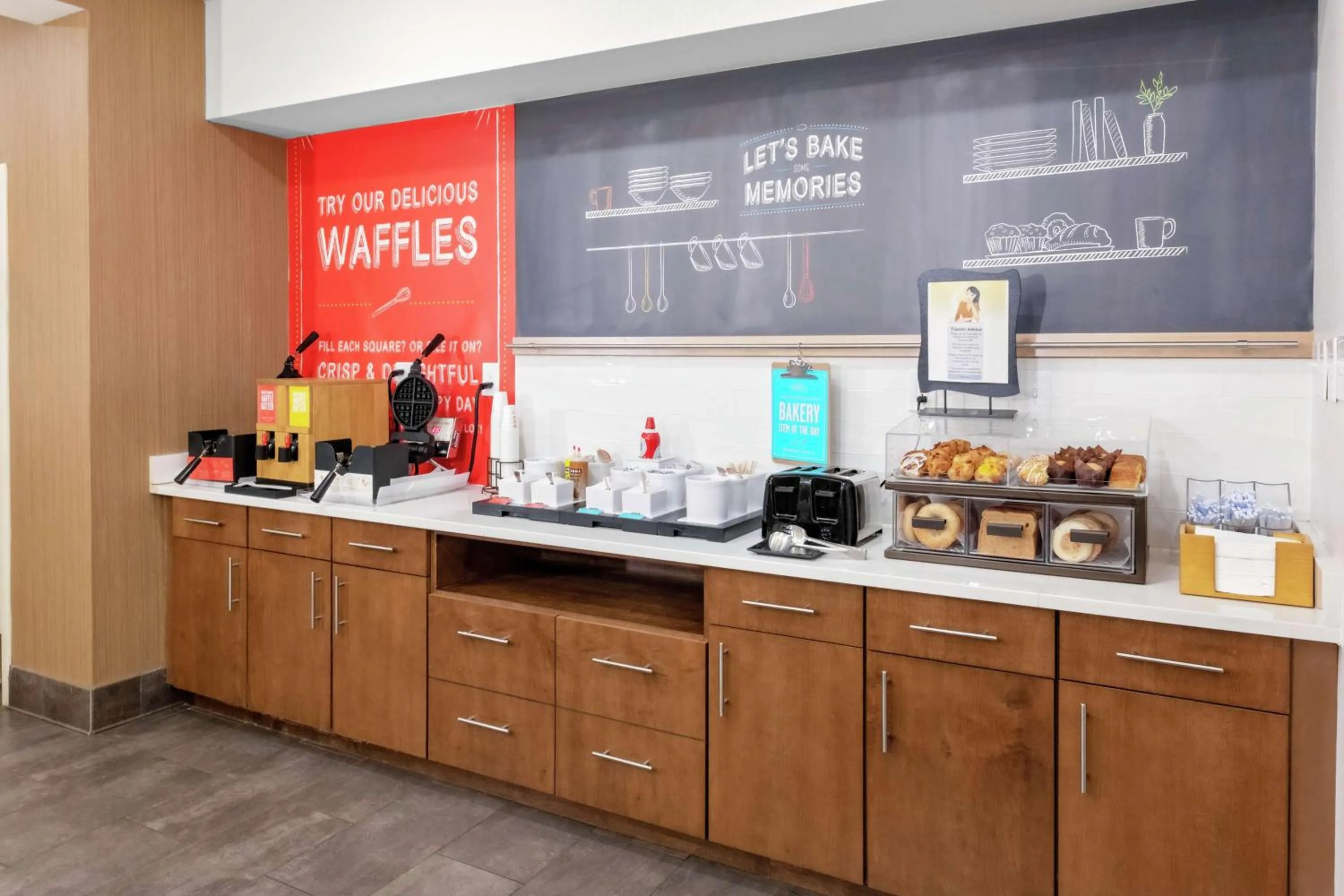 Breakfast in Hampton Inn & Suites Concord-Charlotte