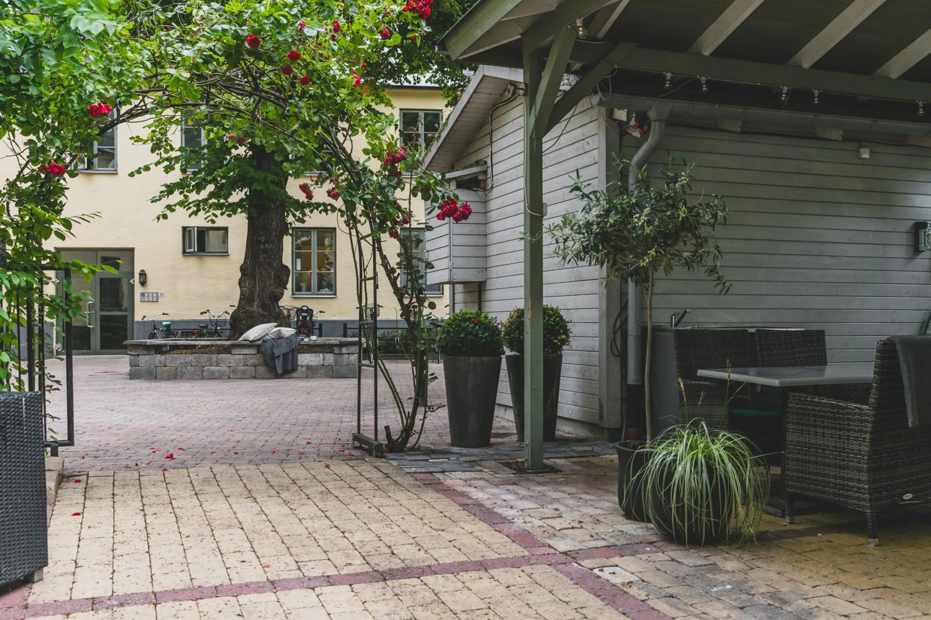 Inner courtyard view in The More Hotel Mazetti