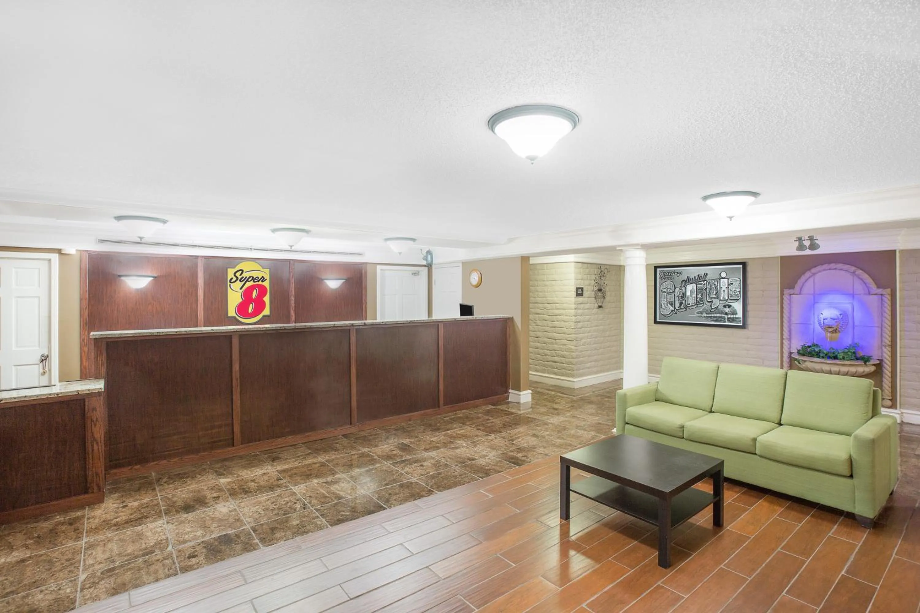 Lobby or reception in Super 8 by Wyndham Austell/Six Flags