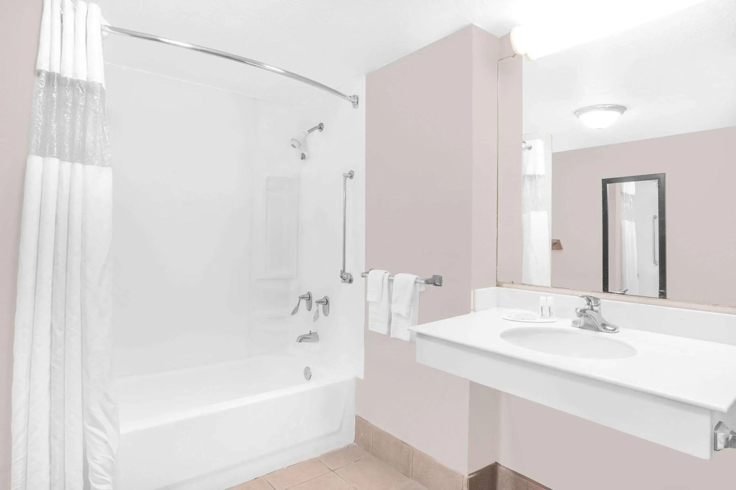 King Studio Suite - Smoking in Super 8 by Wyndham Austell/Six Flags King Studio Suite - Smoking in Super 8 by Wyndham Austell/Six Flags