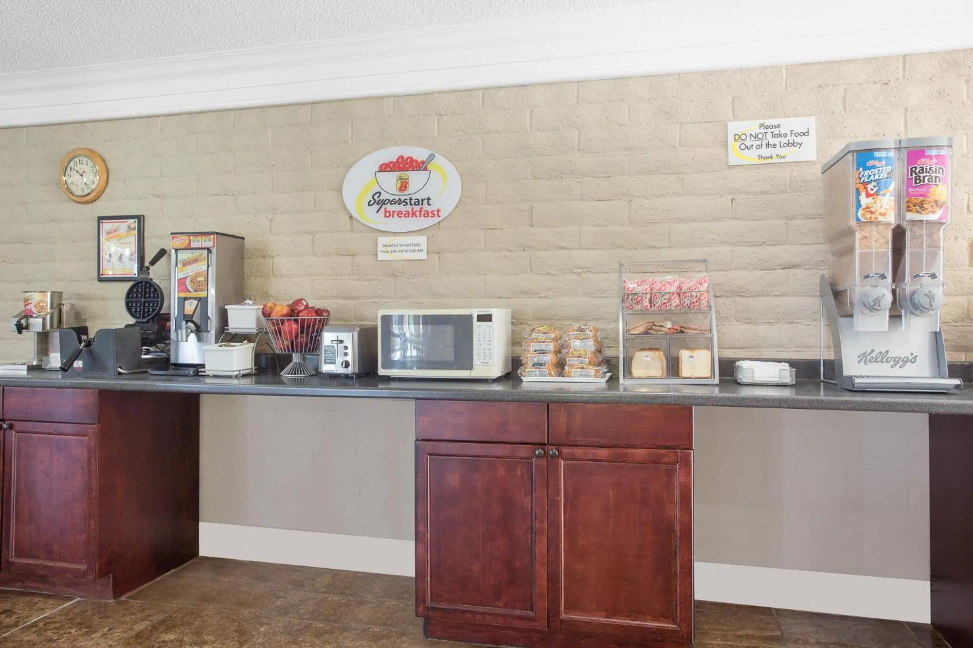 Coffee/tea facilities in Super 8 by Wyndham Austell/Six Flags