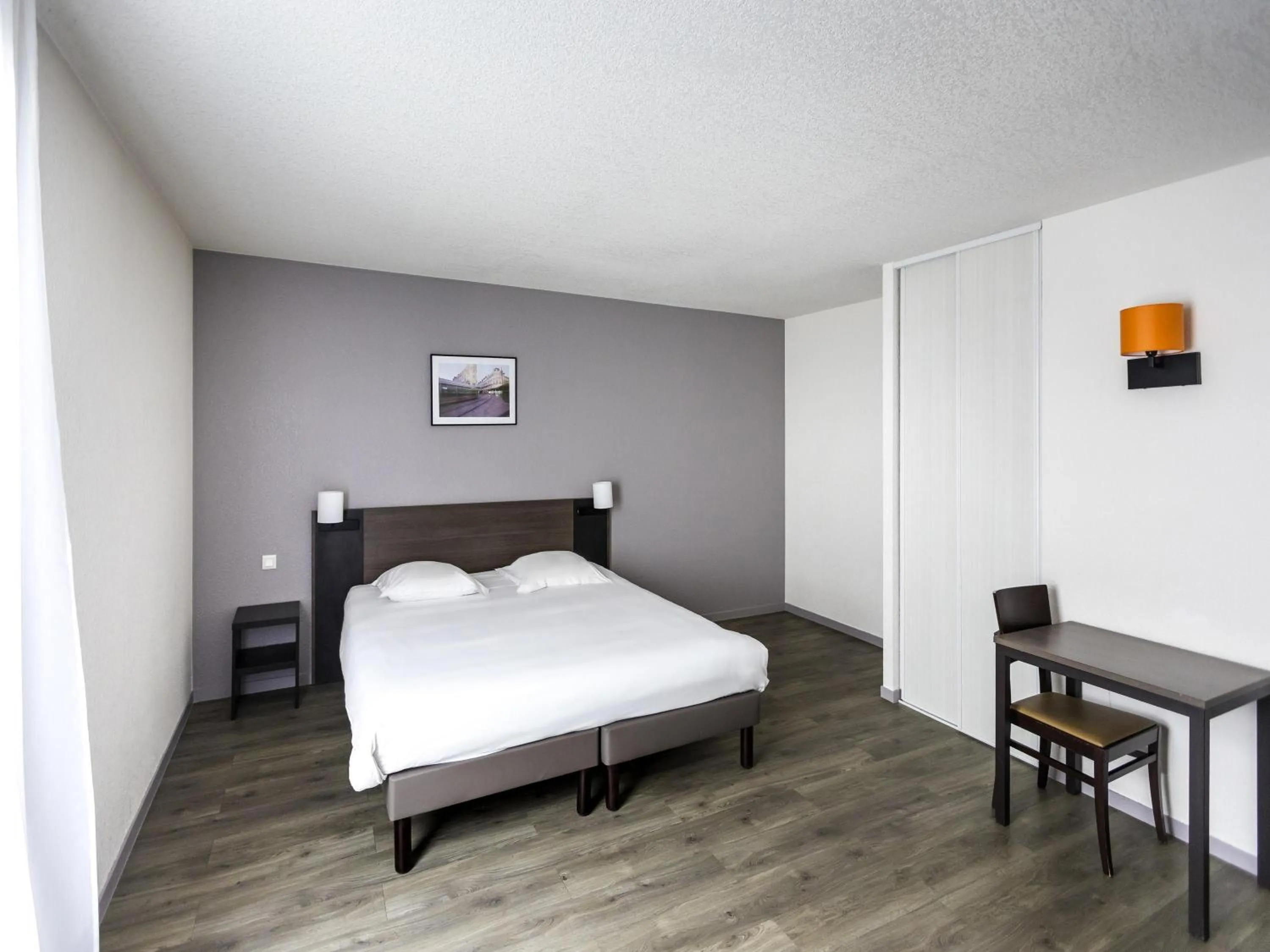 Bedroom, Bed in Aparthotel Adagio Access Orléans