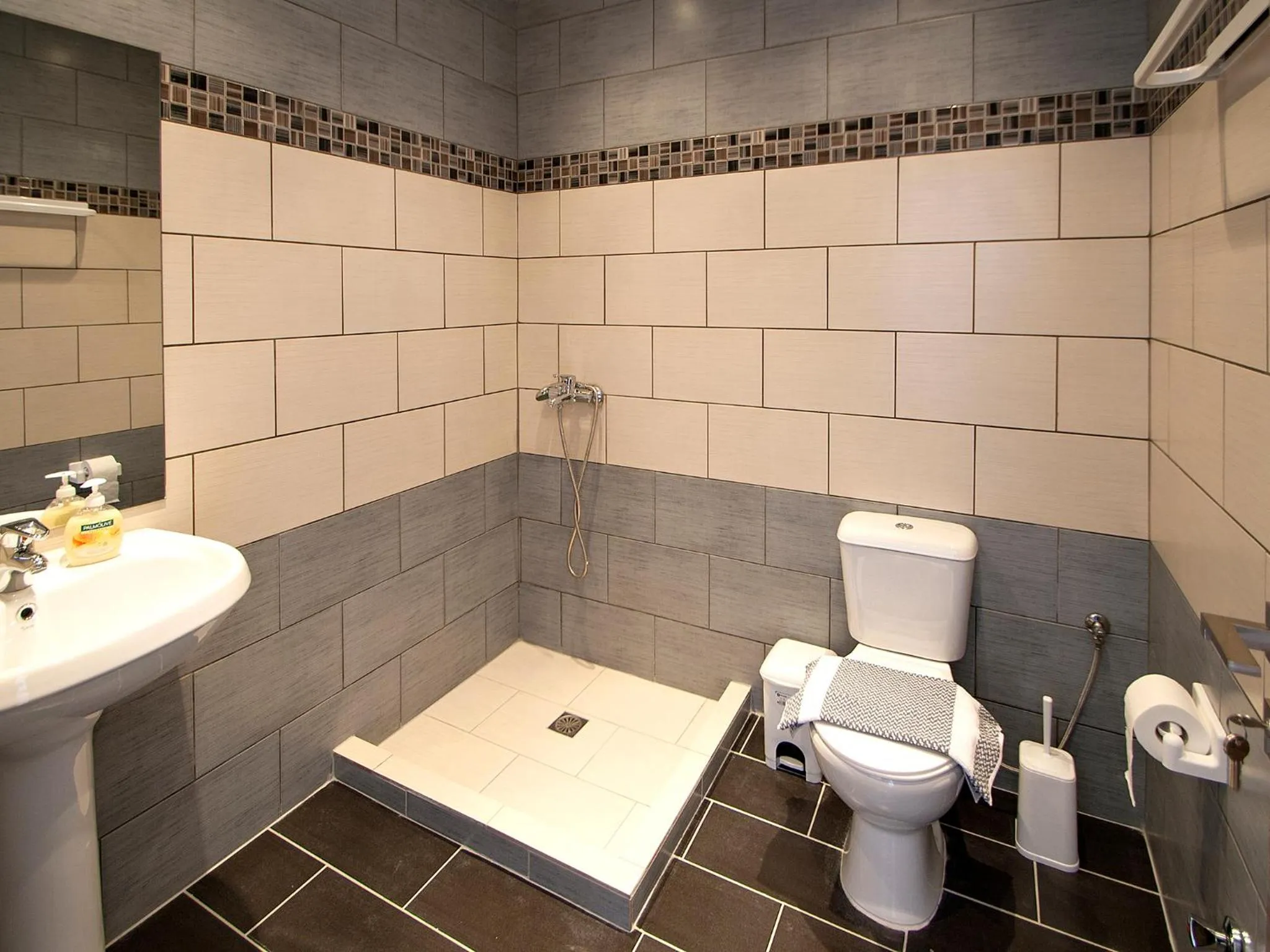 Bathroom in PINEAPPLE Skiathos