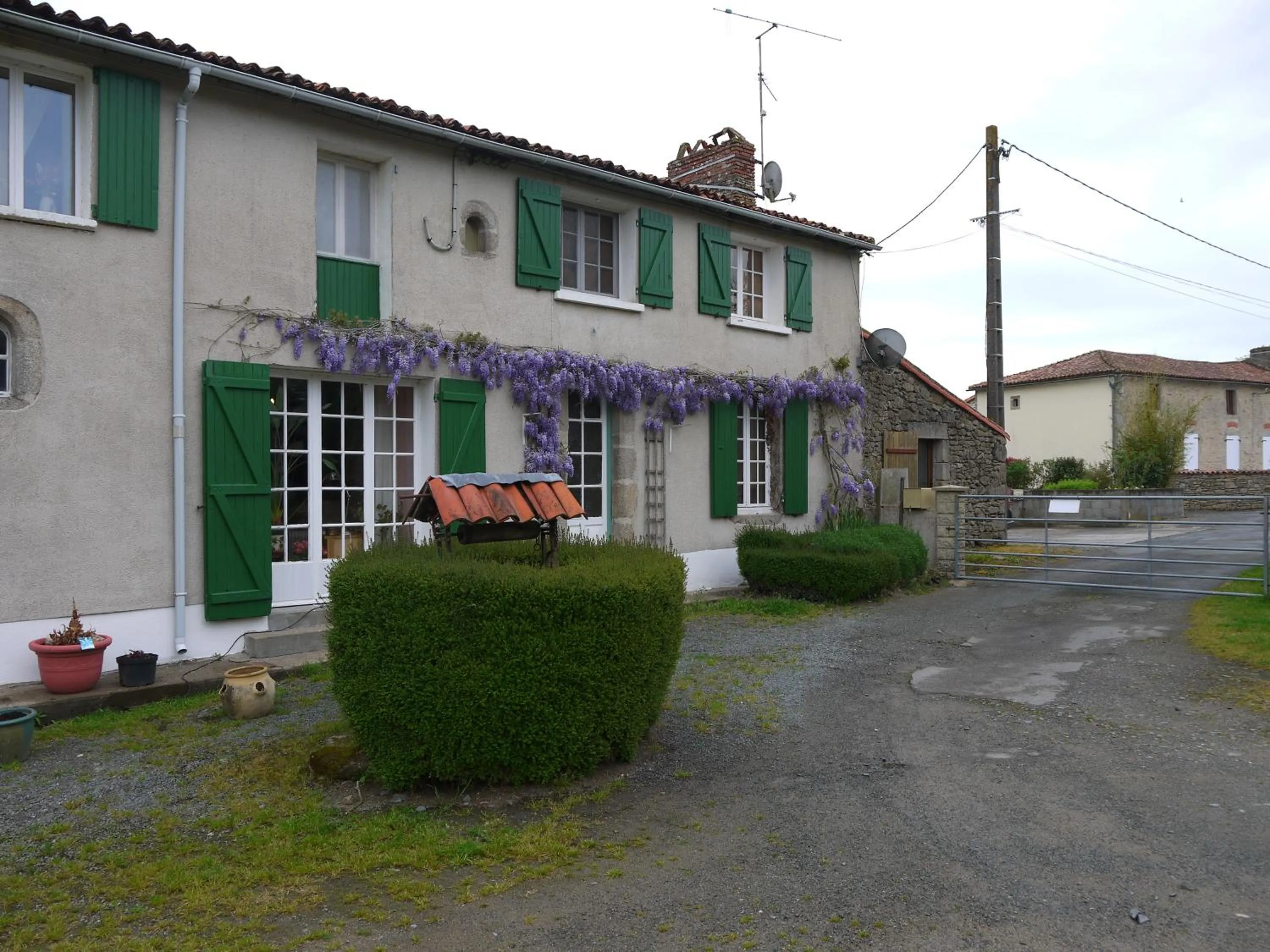 Facade/entrance in La Revaudiere