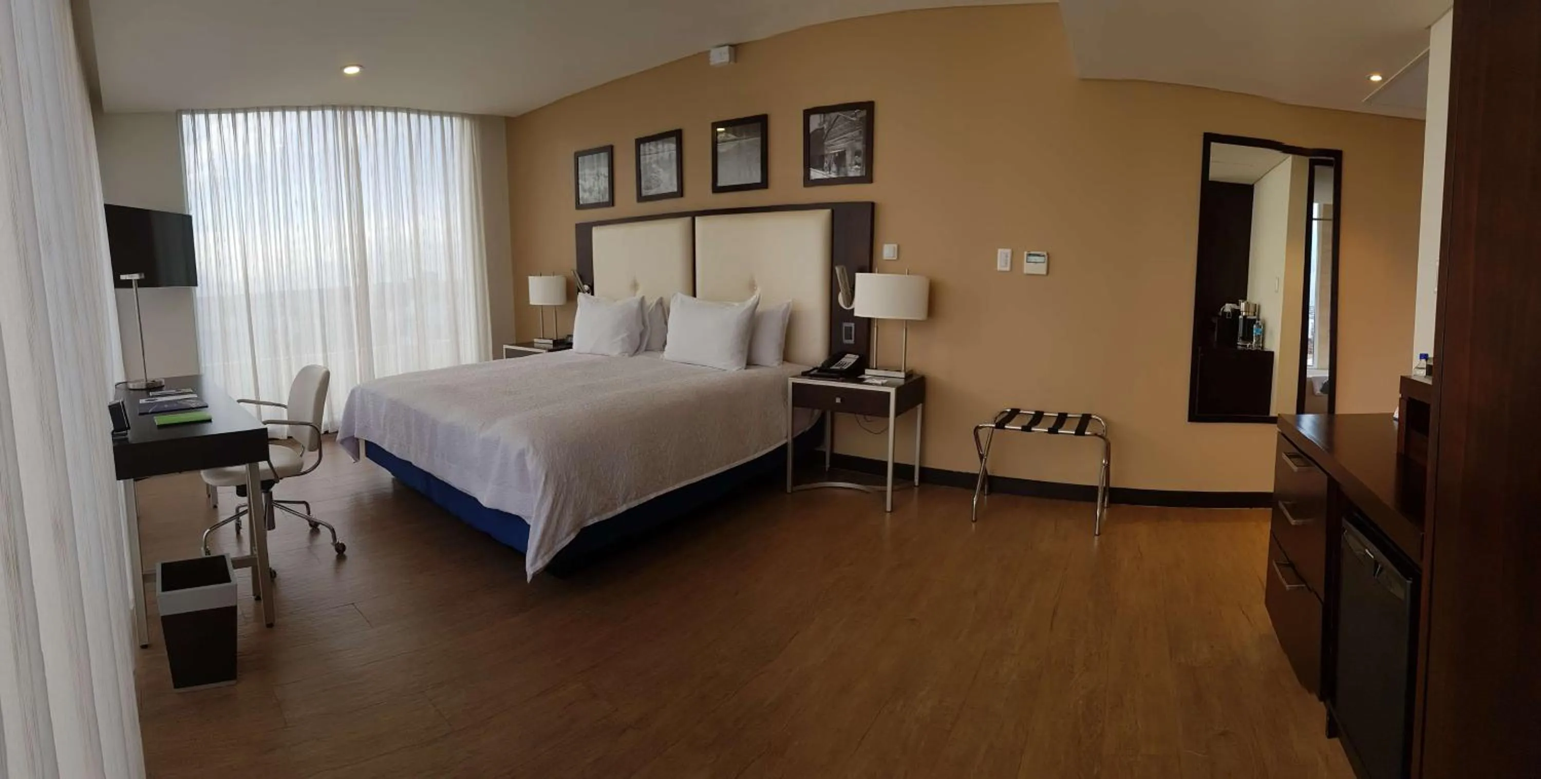 Bed in Hampton by Hilton Santa Cruz