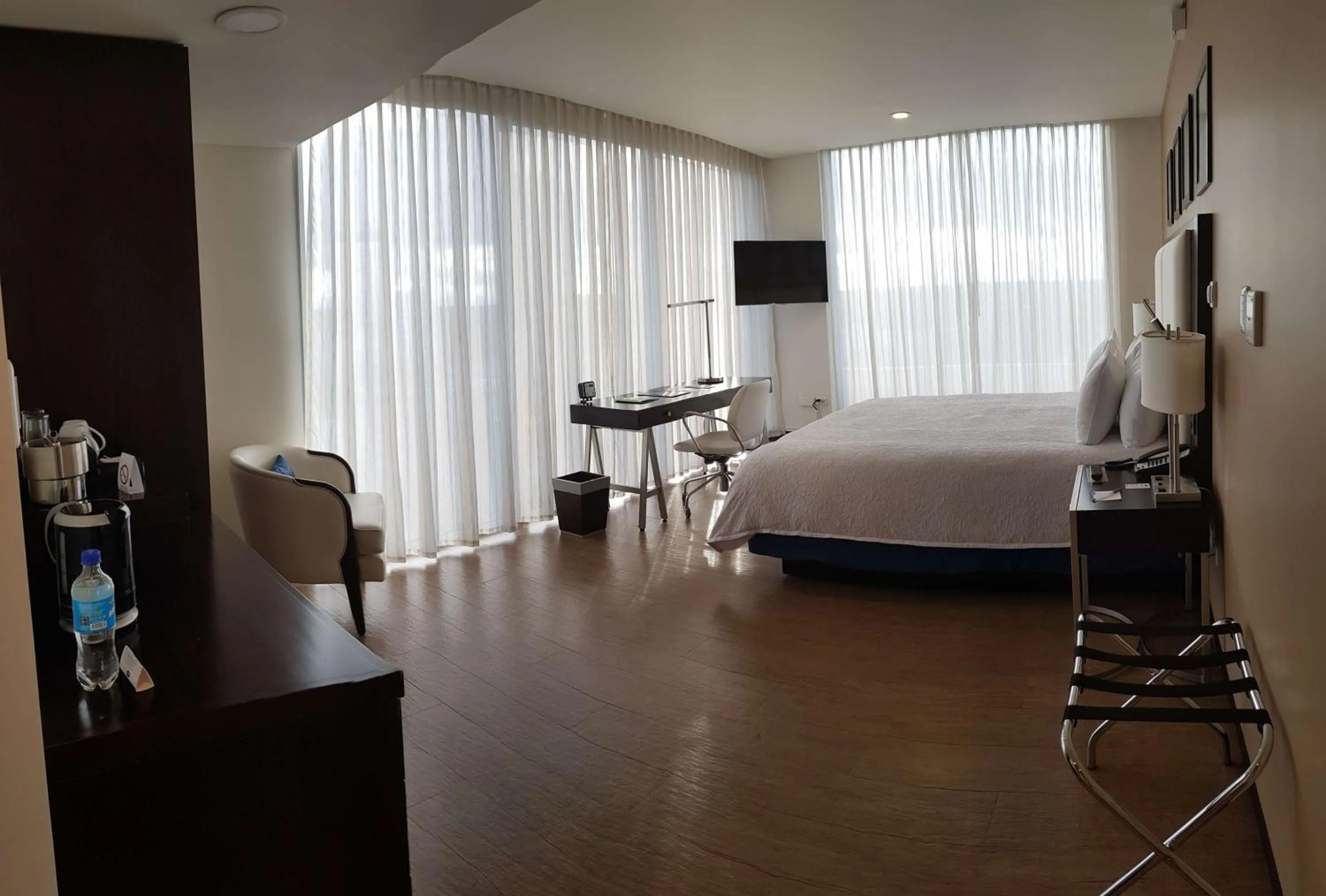 Bed in Hampton by Hilton Santa Cruz