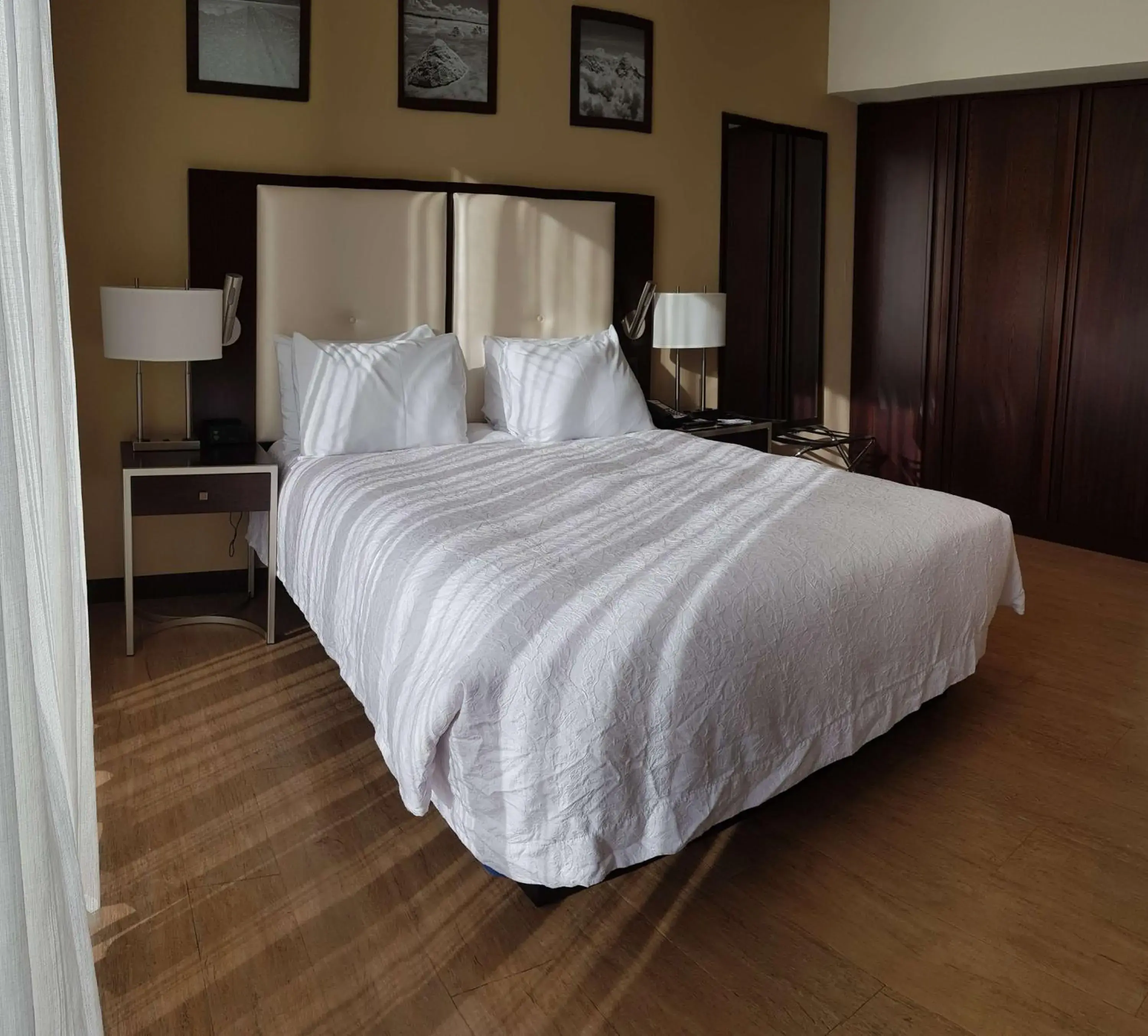 Bed in Hampton by Hilton Santa Cruz Bed in Hampton by Hilton Santa Cruz