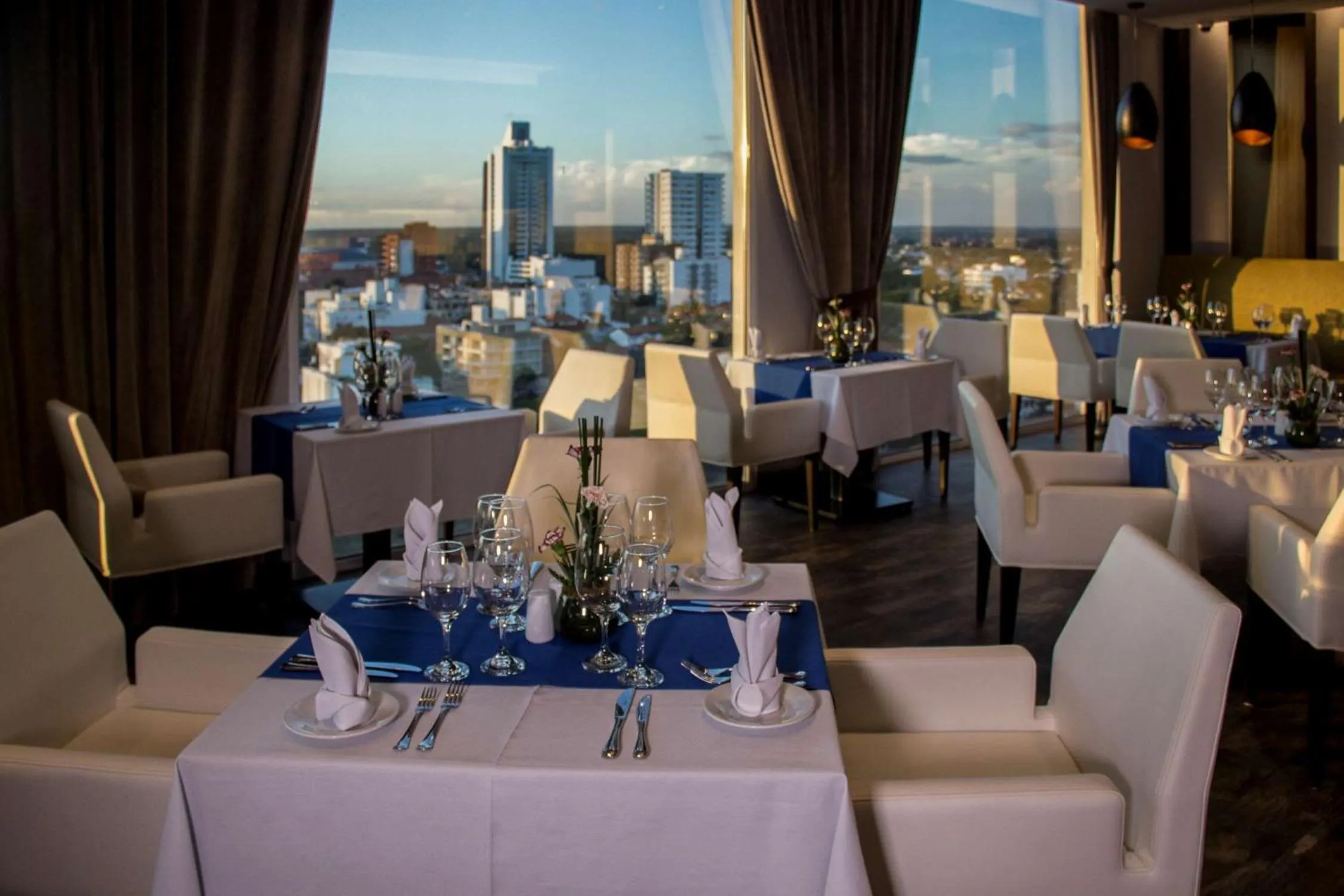 Restaurant/places to eat in Hampton by Hilton Santa Cruz