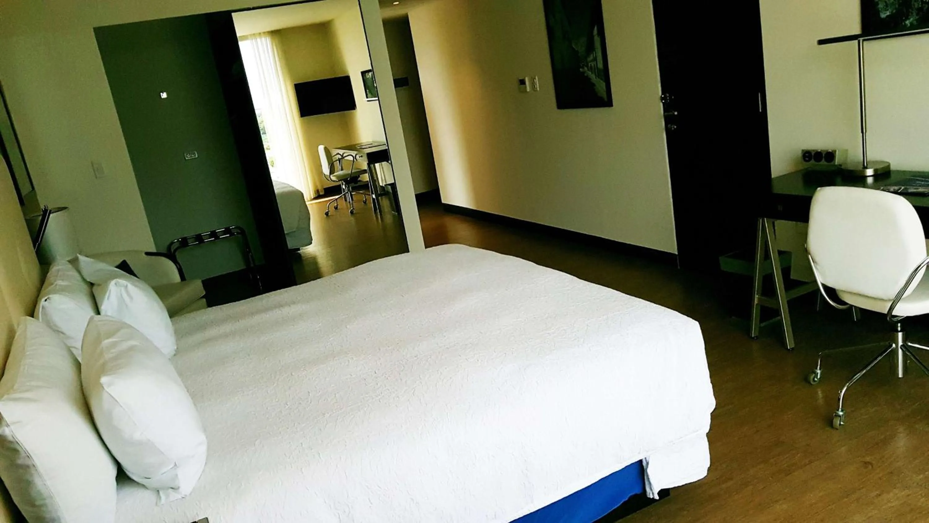 Bed in Hampton by Hilton Santa Cruz