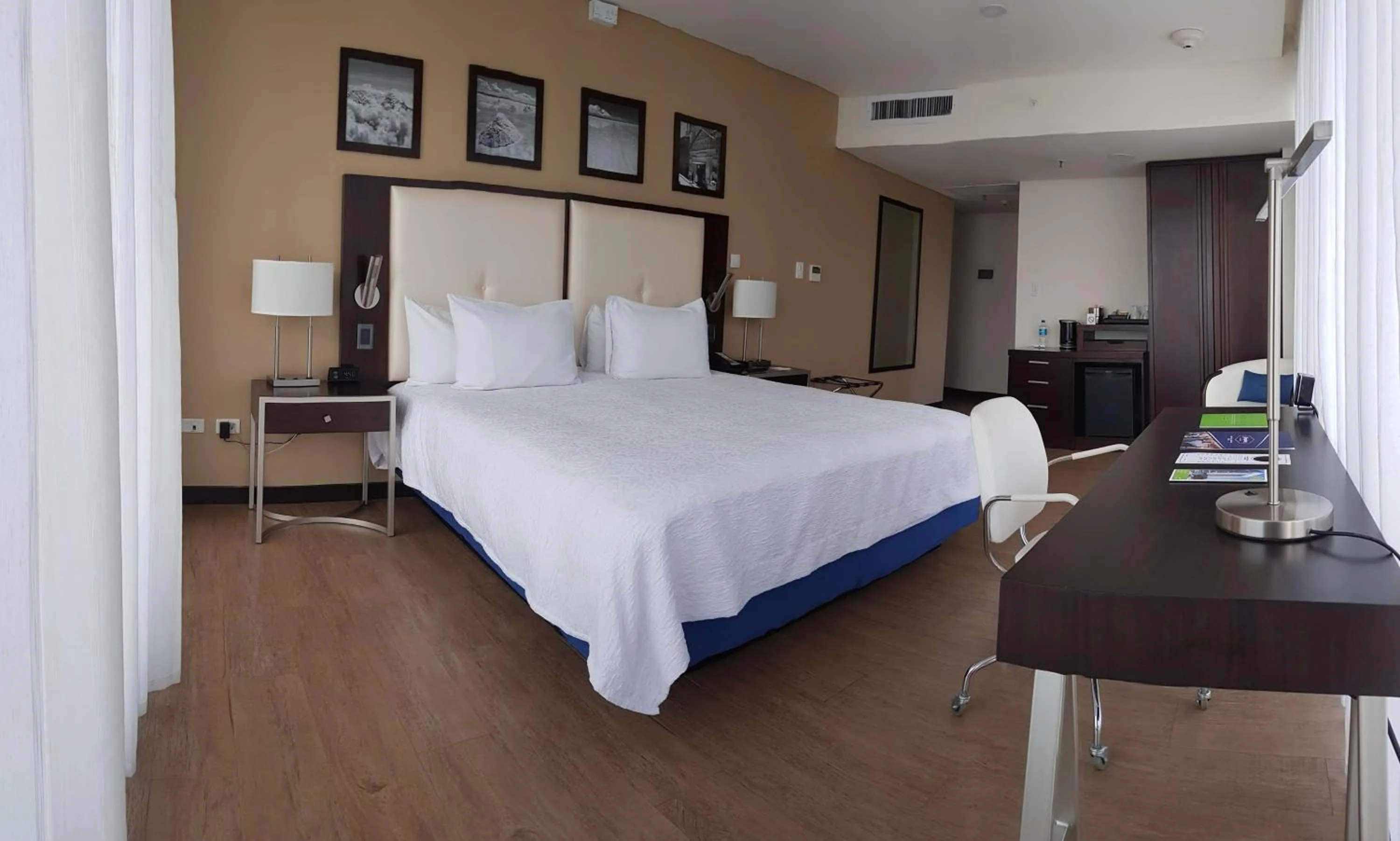 Bed in Hampton by Hilton Santa Cruz