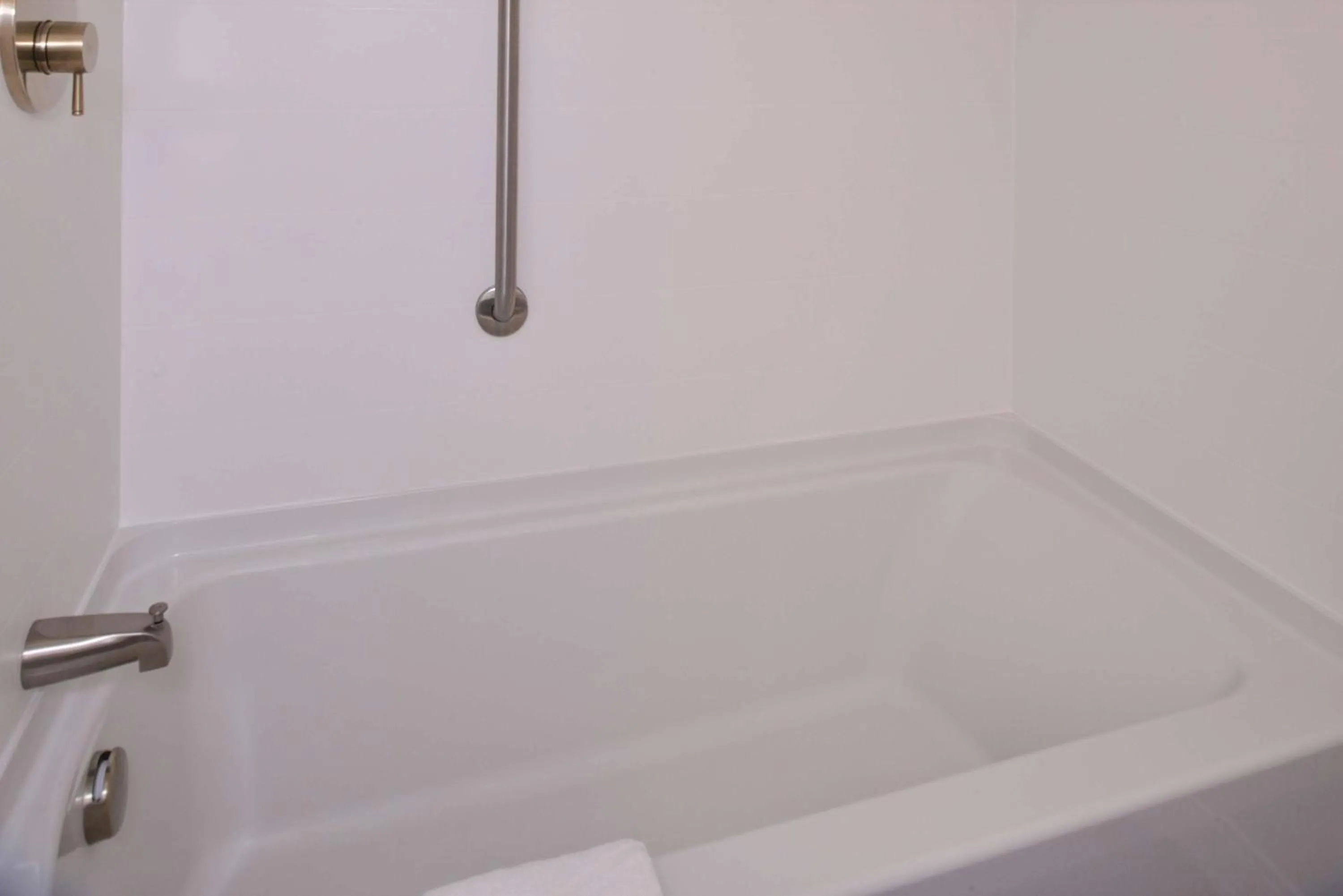 Bathroom in Hampton Inn & Suites Cincinnati-Mason, Ohio