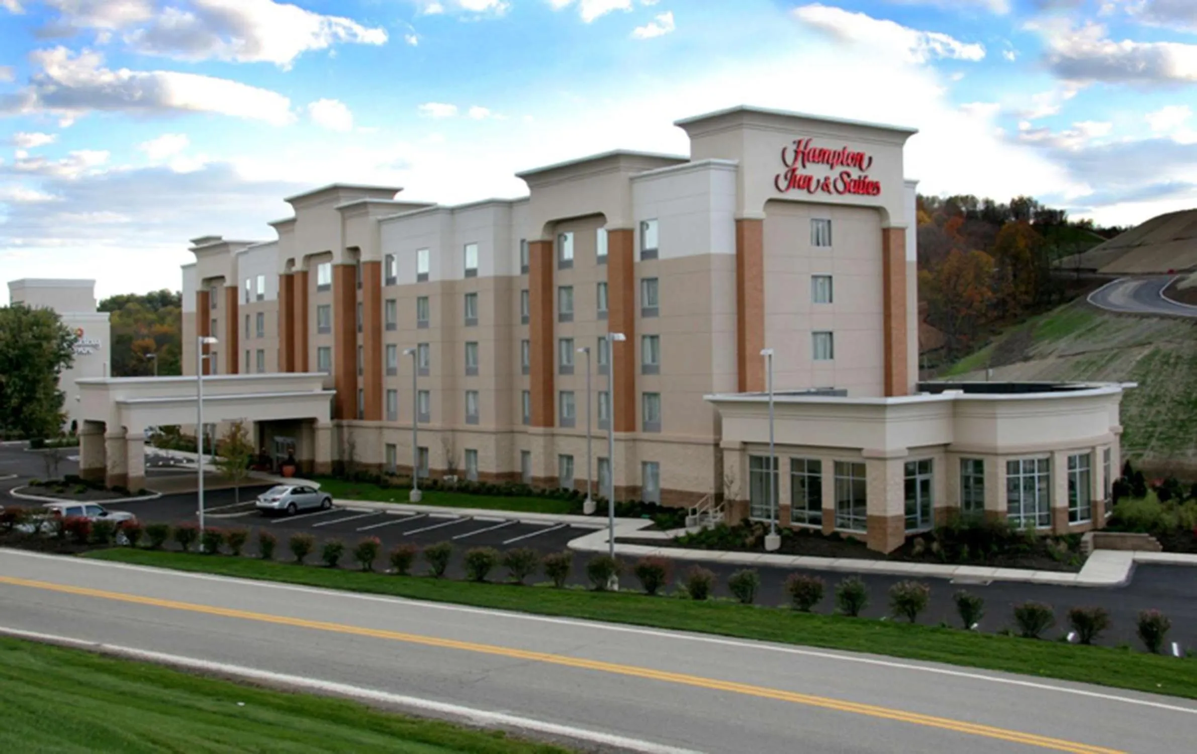 Property building in Hampton Inn & Suites Pittsburgh-Meadow Lands