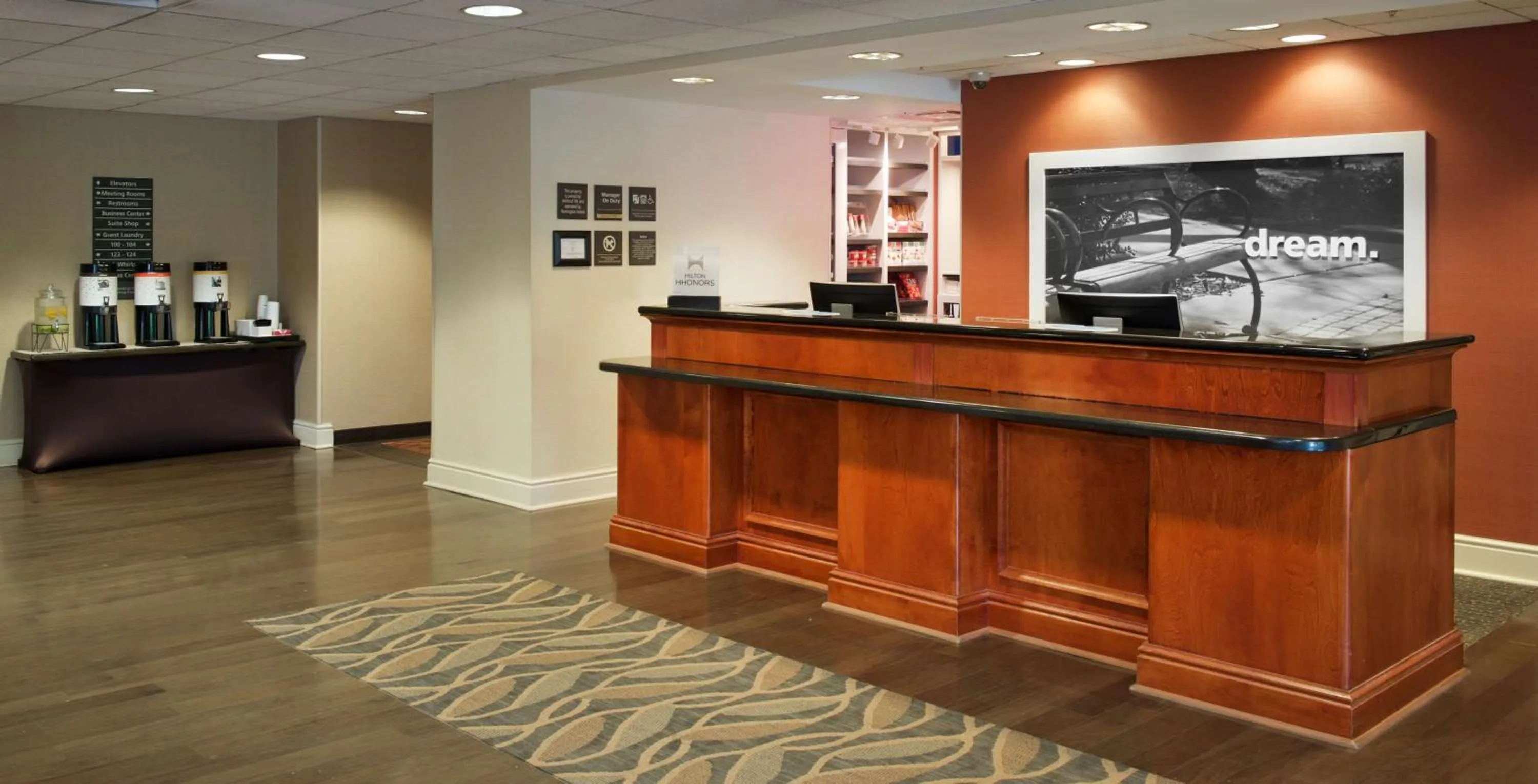Lobby or reception in Hampton Inn & Suites Pittsburgh-Meadow Lands