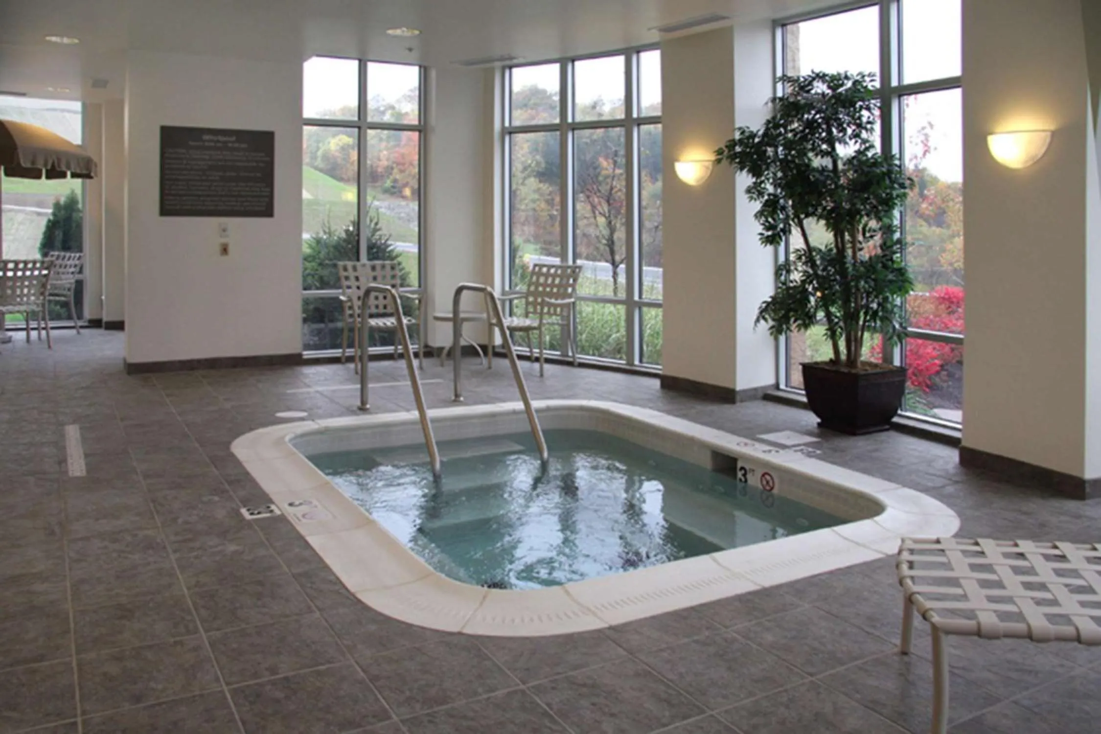 Pool view in Hampton Inn & Suites Pittsburgh-Meadow Lands