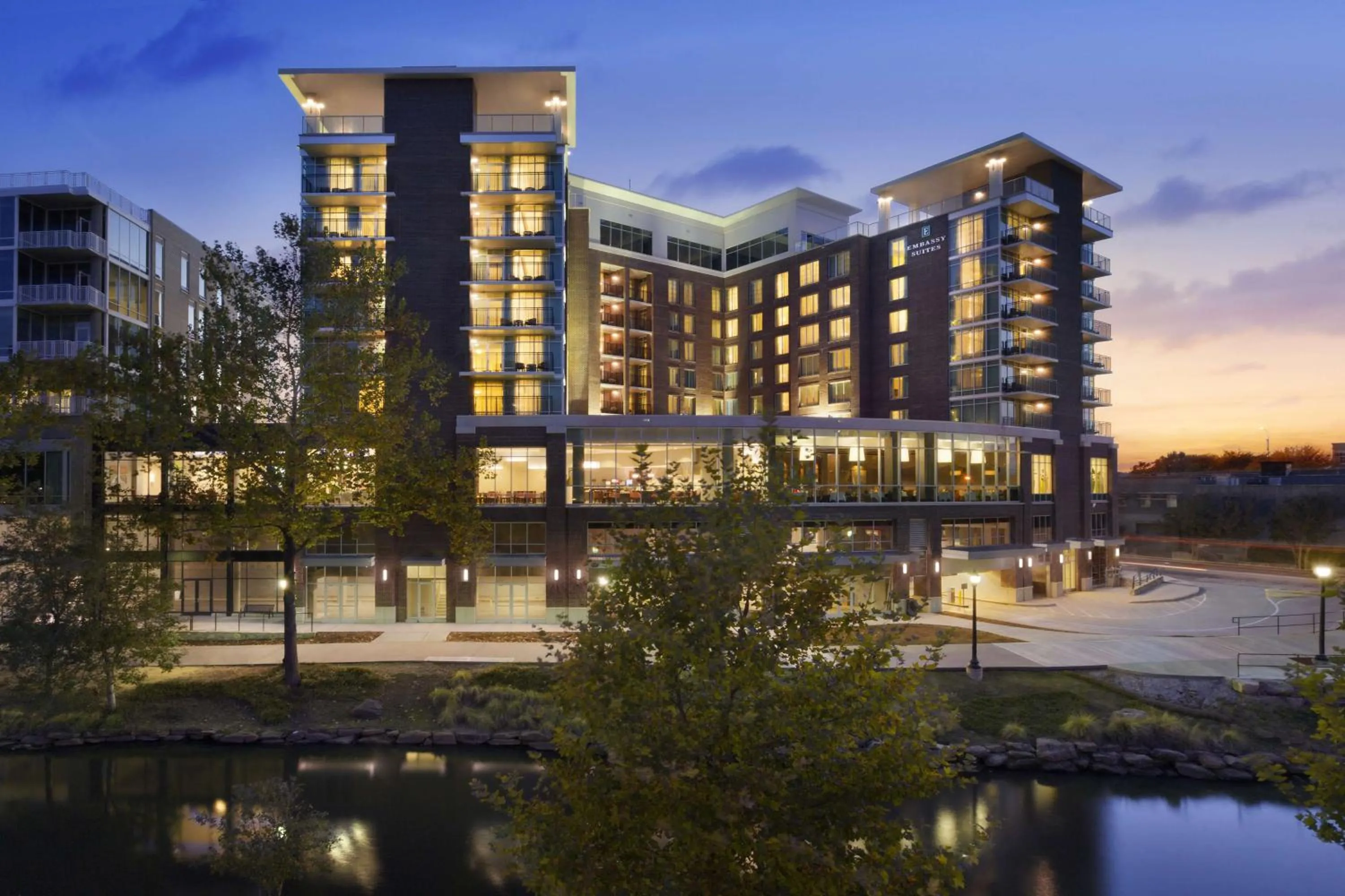 Property building in Embassy Suites by Hilton Greenville Downtown Riverplace