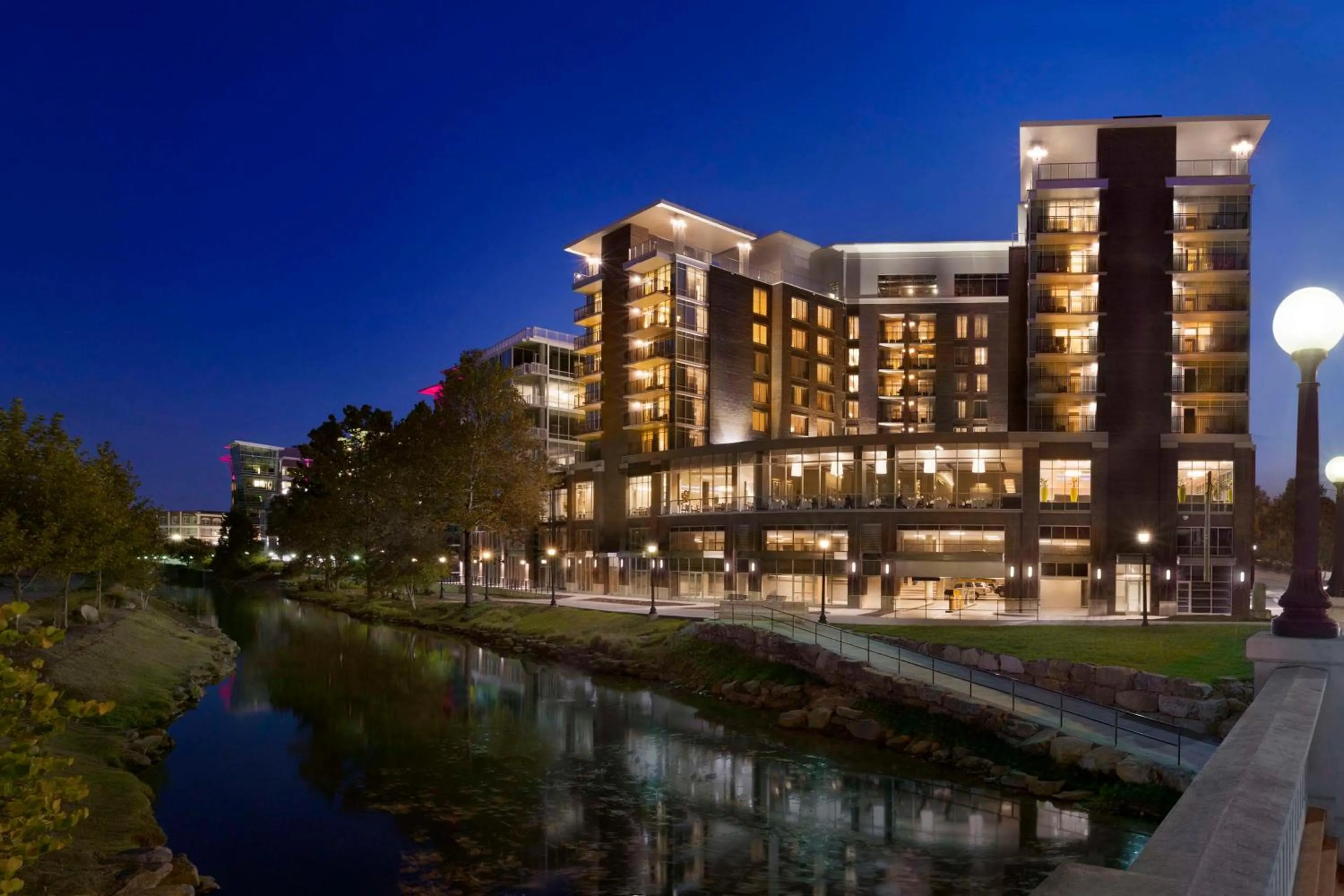 Property building in Embassy Suites by Hilton Greenville Downtown Riverplace