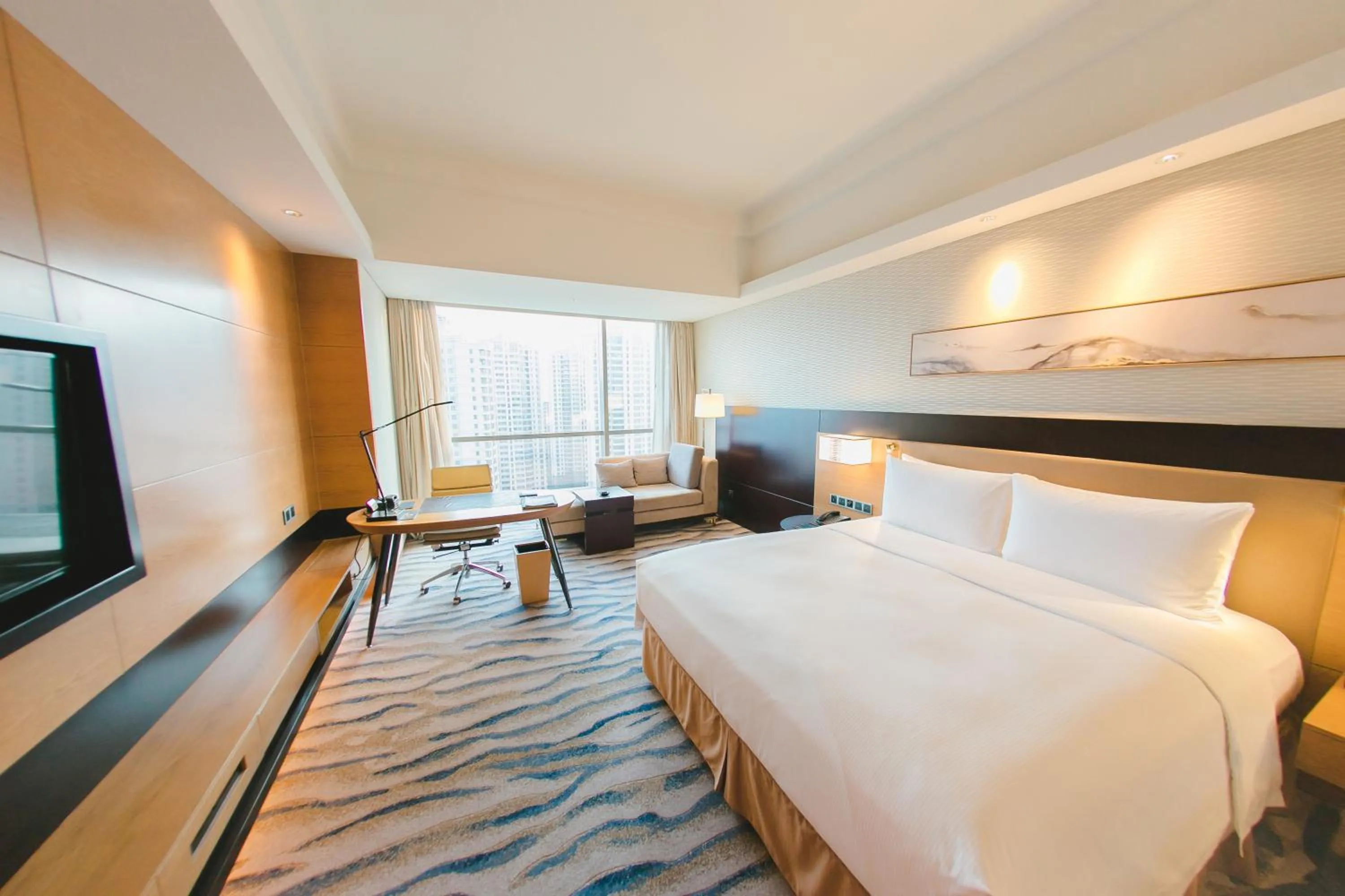 Photo of the whole room, Bed in Hilton Yantai Golden Coast
