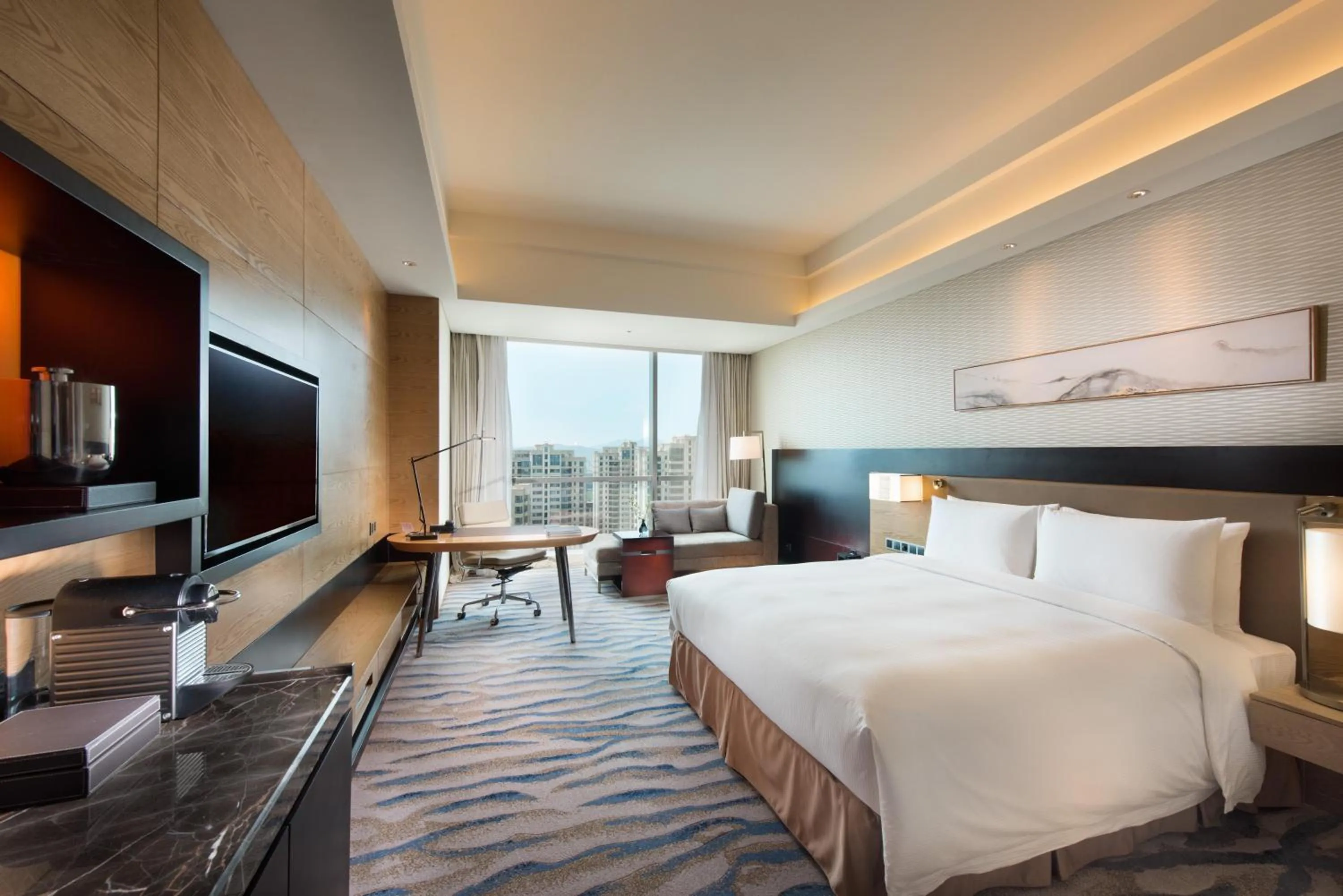 Property building, Bed in Hilton Yantai Golden Coast