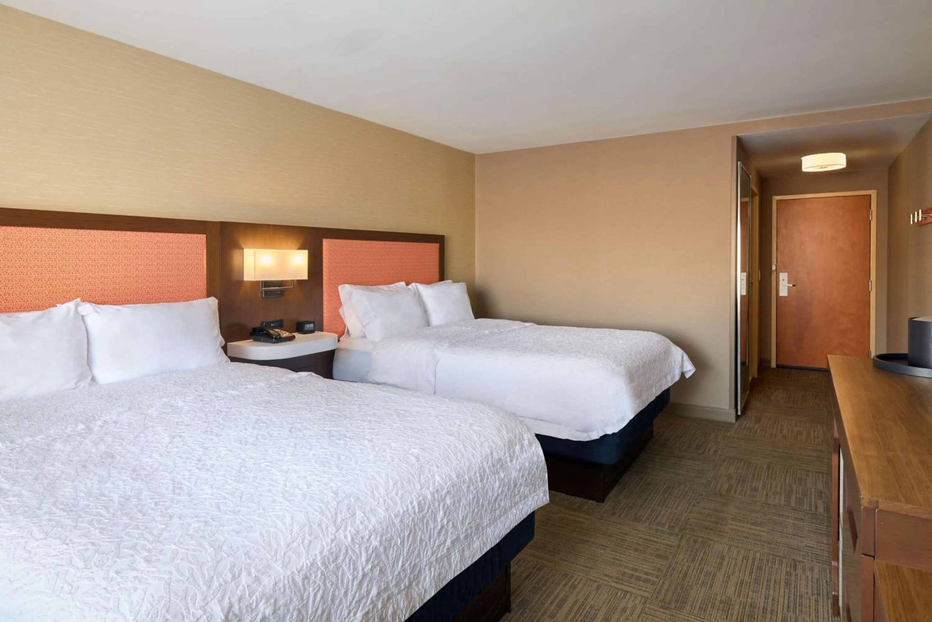 Bed in Hampton Inn & Suites Providence / Smithfield