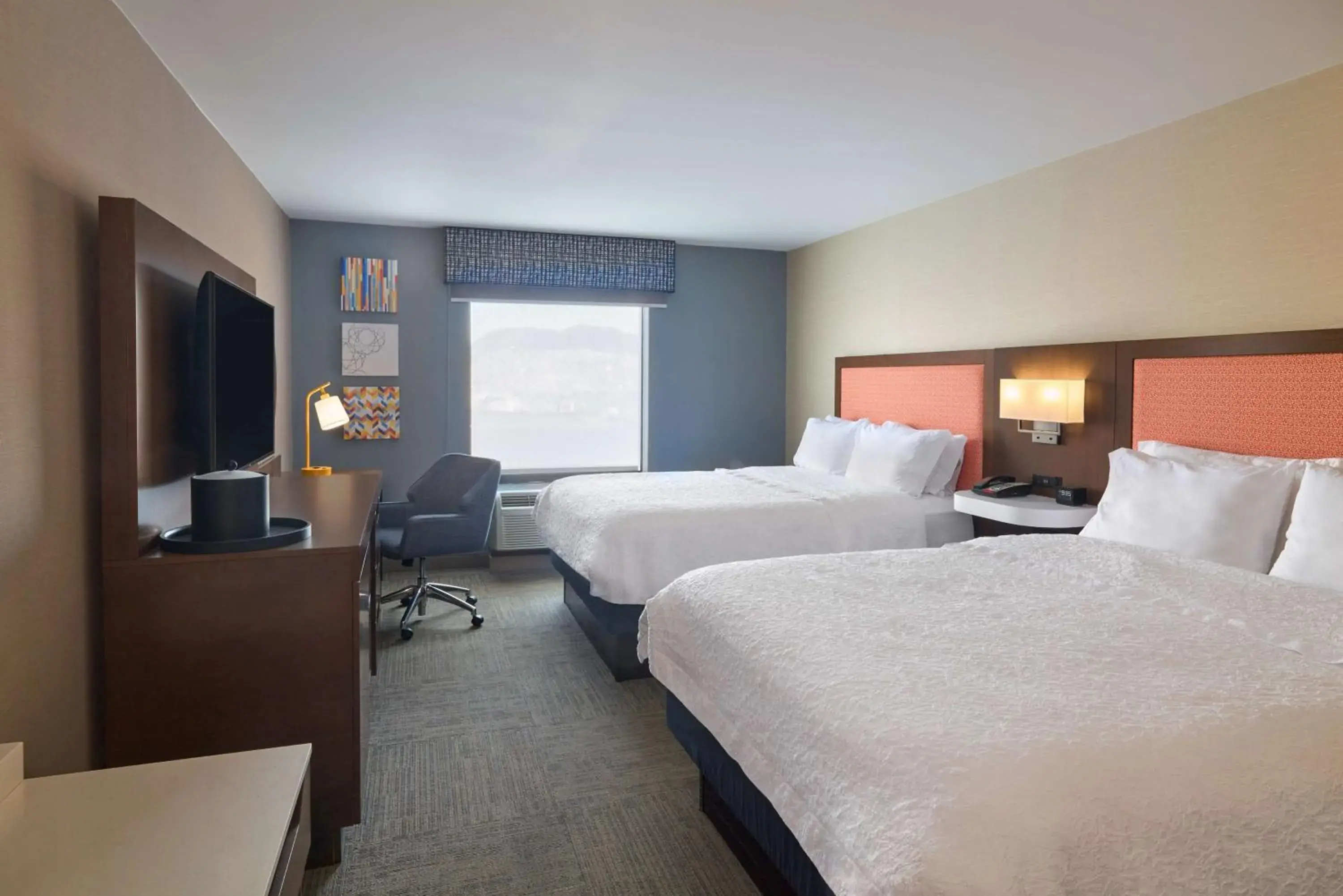 Bed in Hampton Inn & Suites Providence / Smithfield Bed in Hampton Inn & Suites Providence / Smithfield