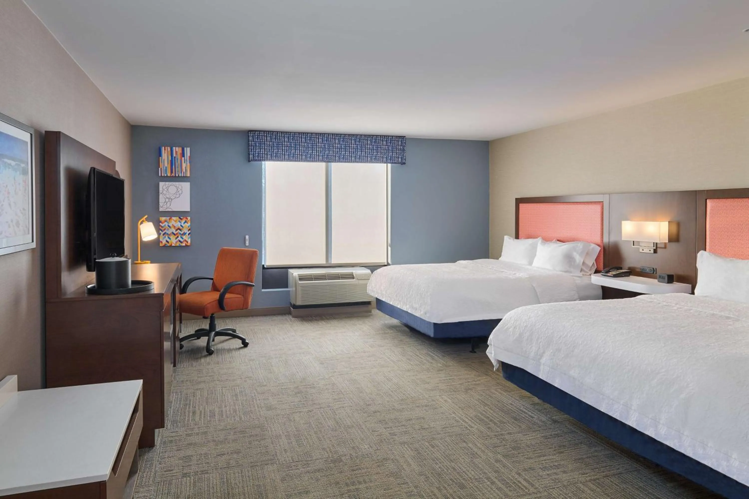 Bed in Hampton Inn & Suites Providence / Smithfield