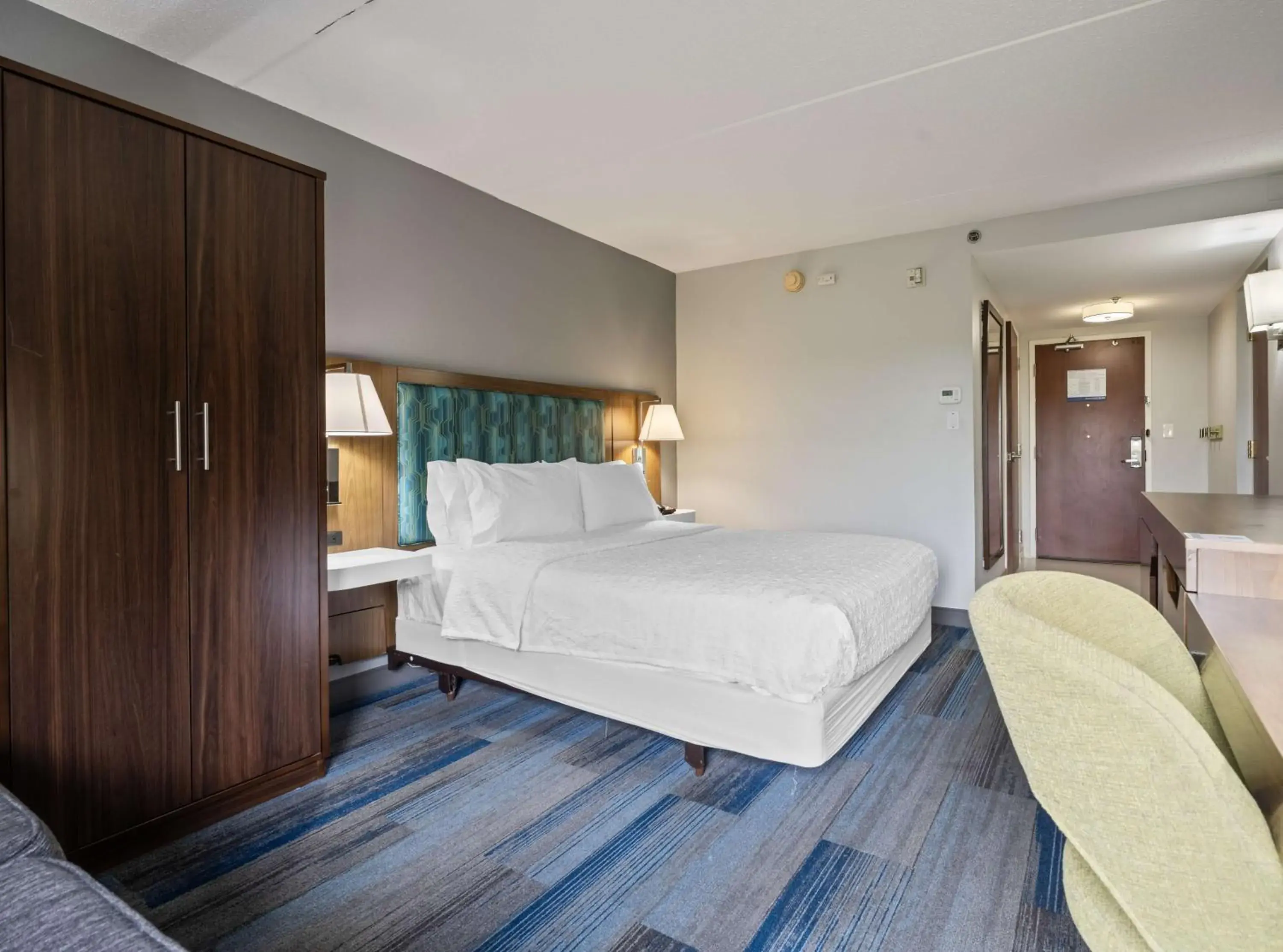 Queen Room with Mobility Access/Non-Smoking in Hampton Inn Ridgefield Park Queen Room with Mobility Access/Non-Smoking in Hampton Inn Ridgefield Park