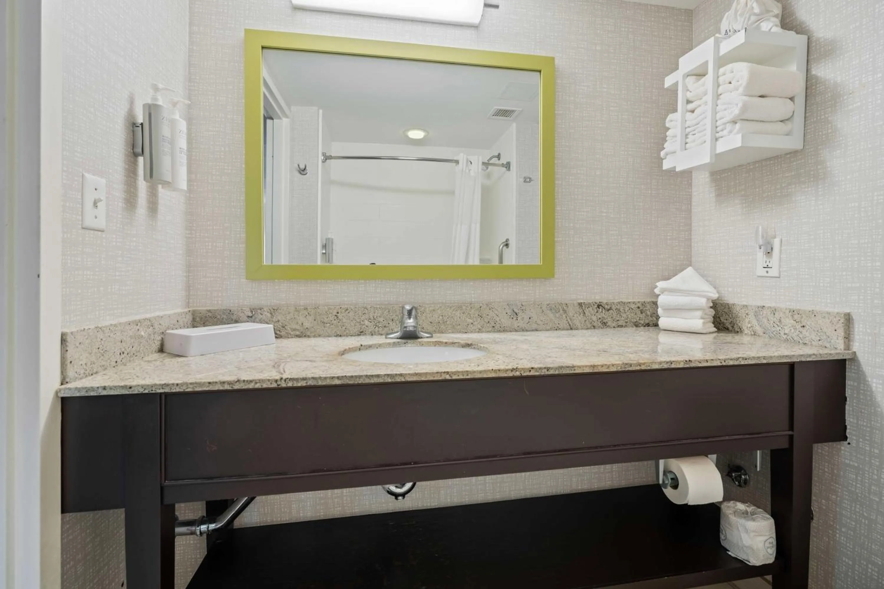 Bathroom in Hampton Inn Ridgefield Park