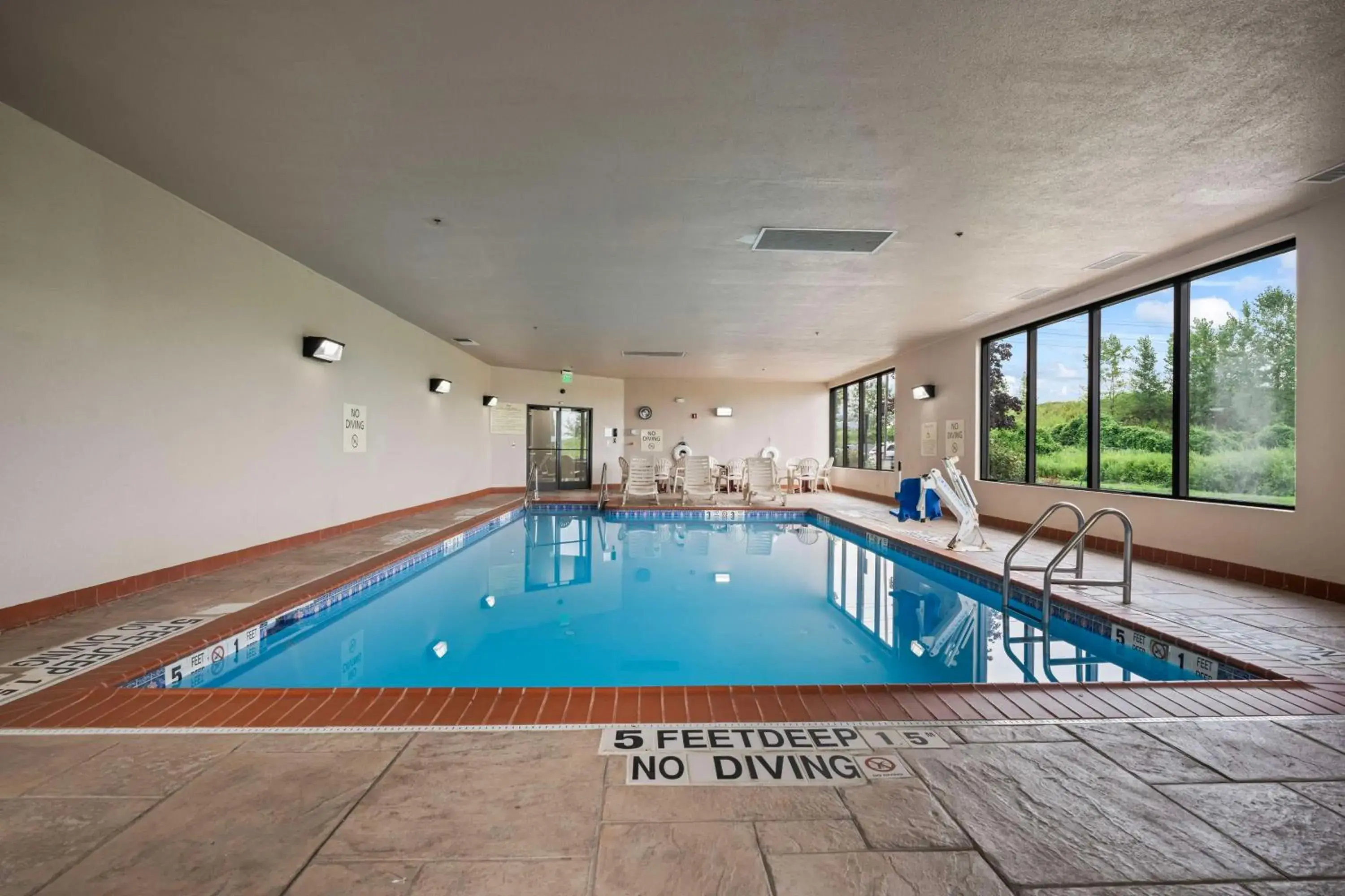 Pool view in Hampton Inn Ridgefield Park Pool view in Hampton Inn Ridgefield Park