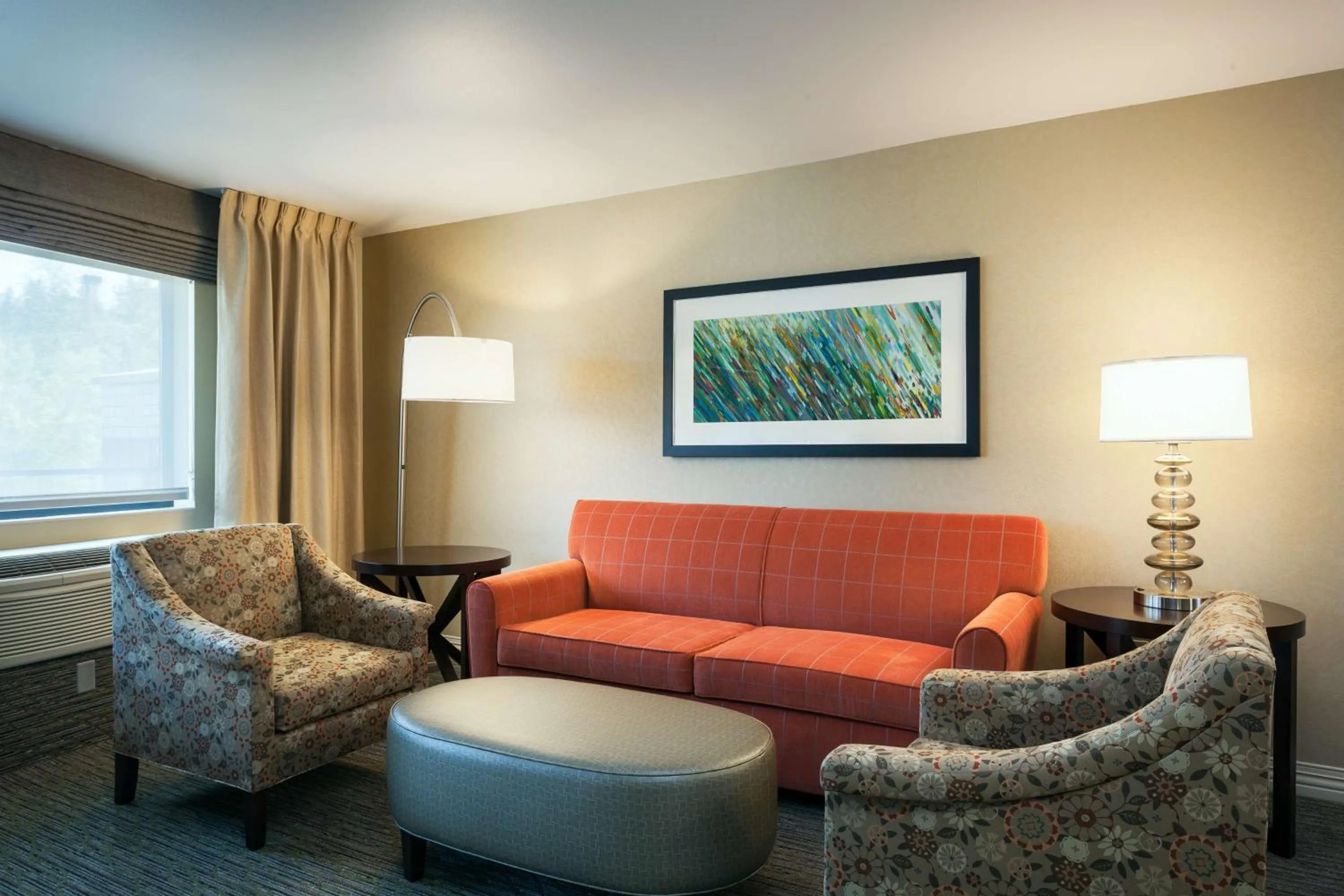 Living room in Hilton Garden Inn Seattle/Issaquah