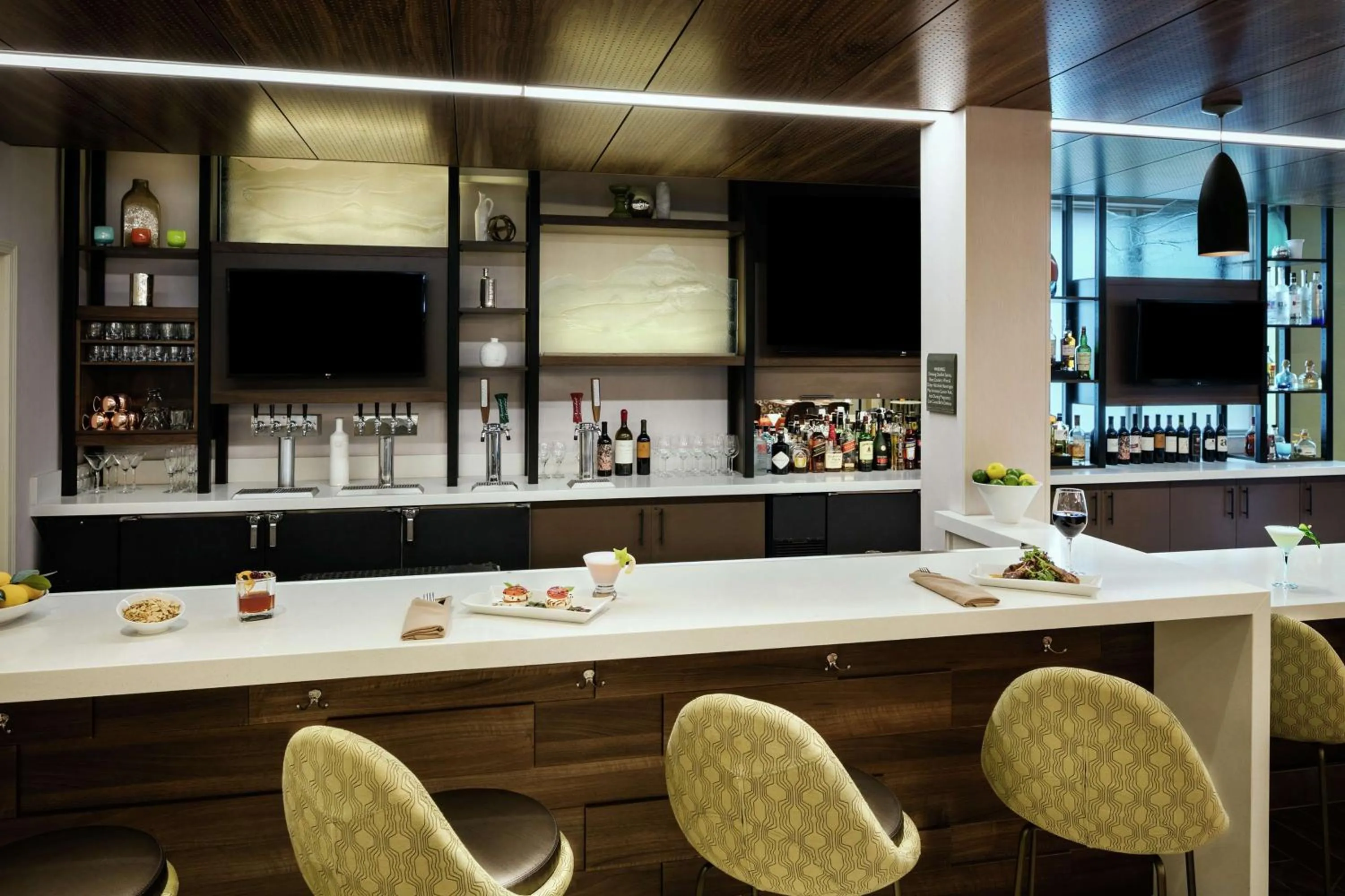 Restaurant/places to eat in Hilton Garden Inn Seattle/Issaquah