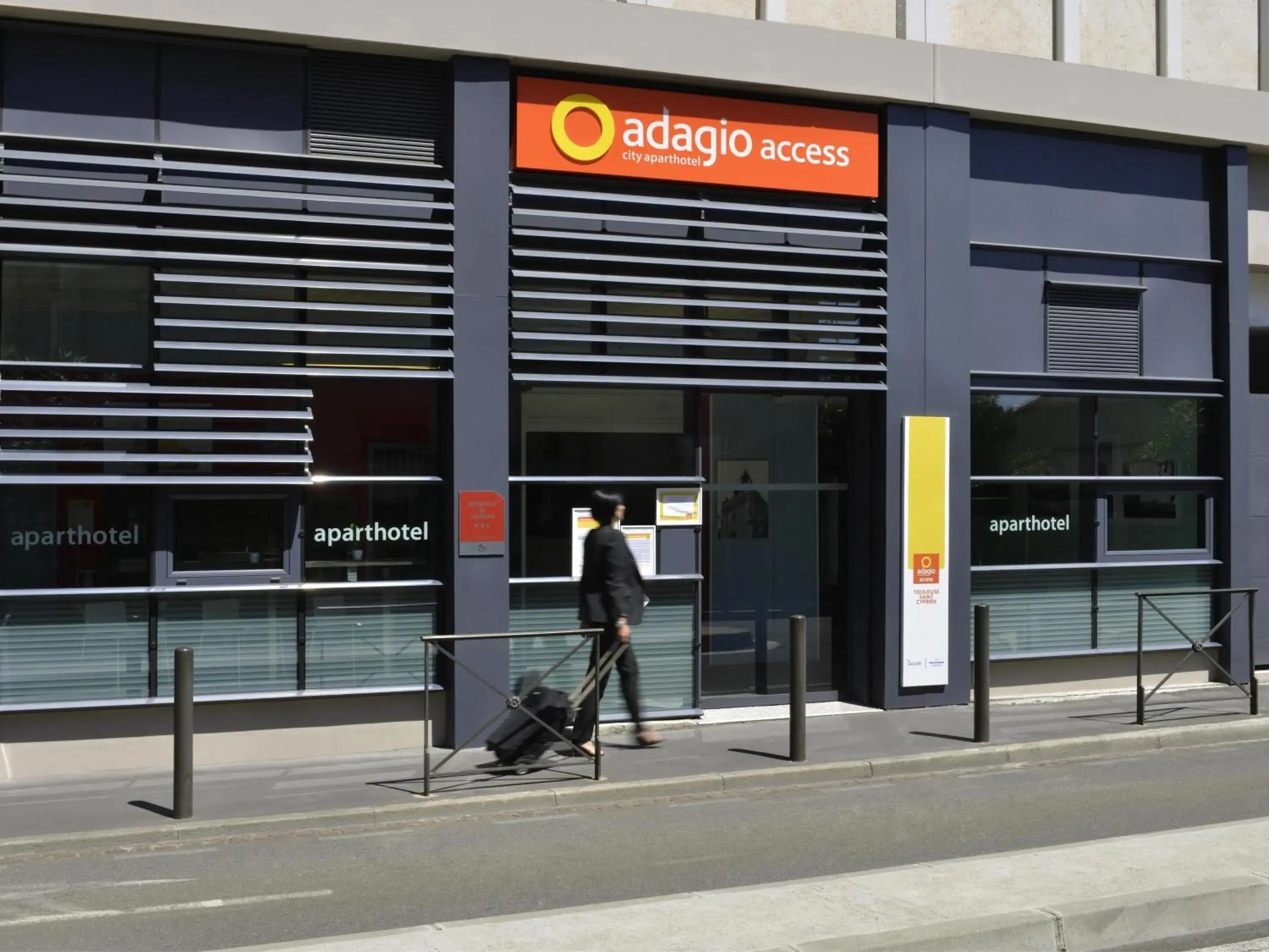 Property building in Aparthotel Adagio Access Toulouse St Cyprien Property building in Aparthotel Adagio Access Toulouse St Cyprien