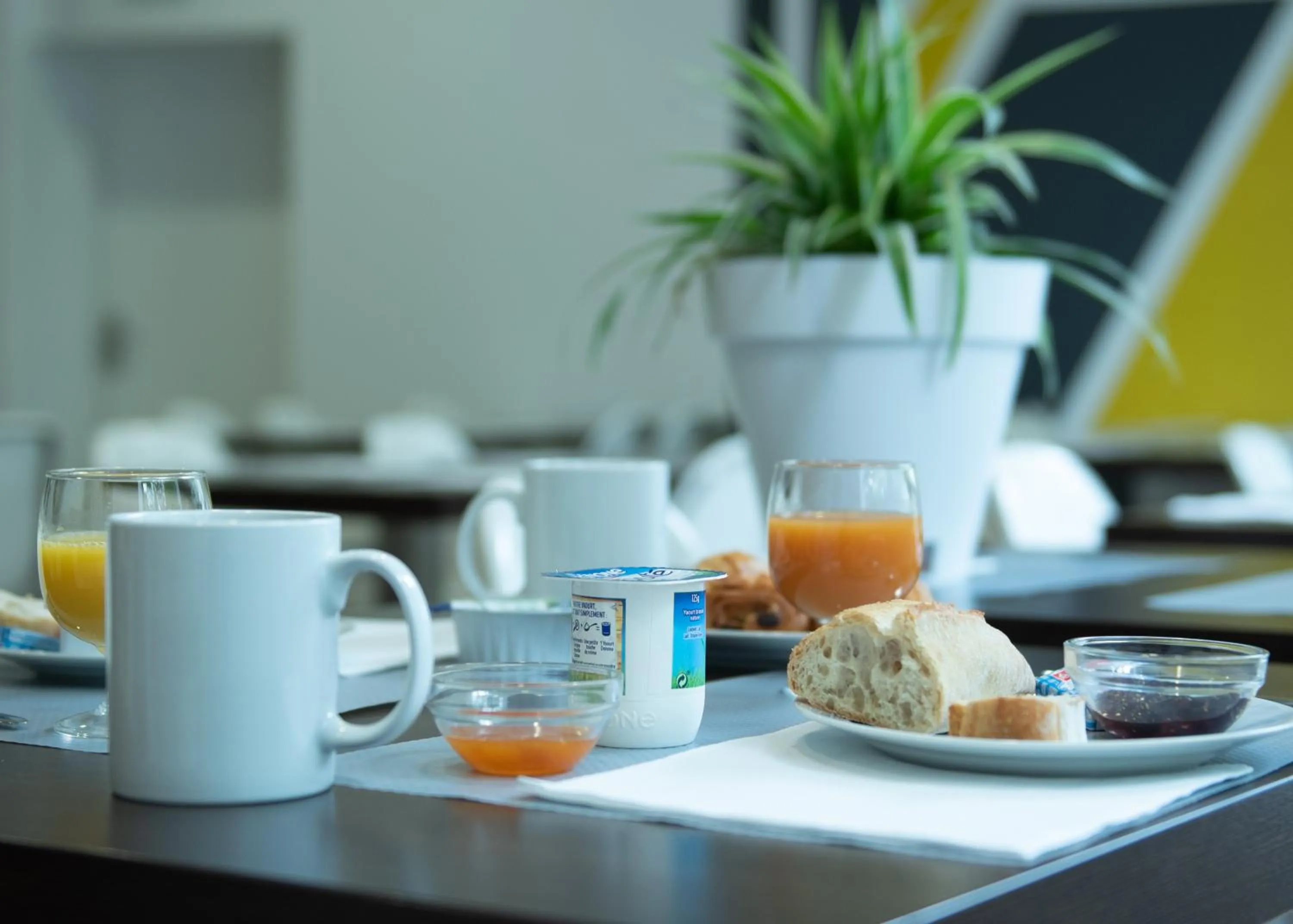 Breakfast in Comfort Aparthotel Nimes Centre