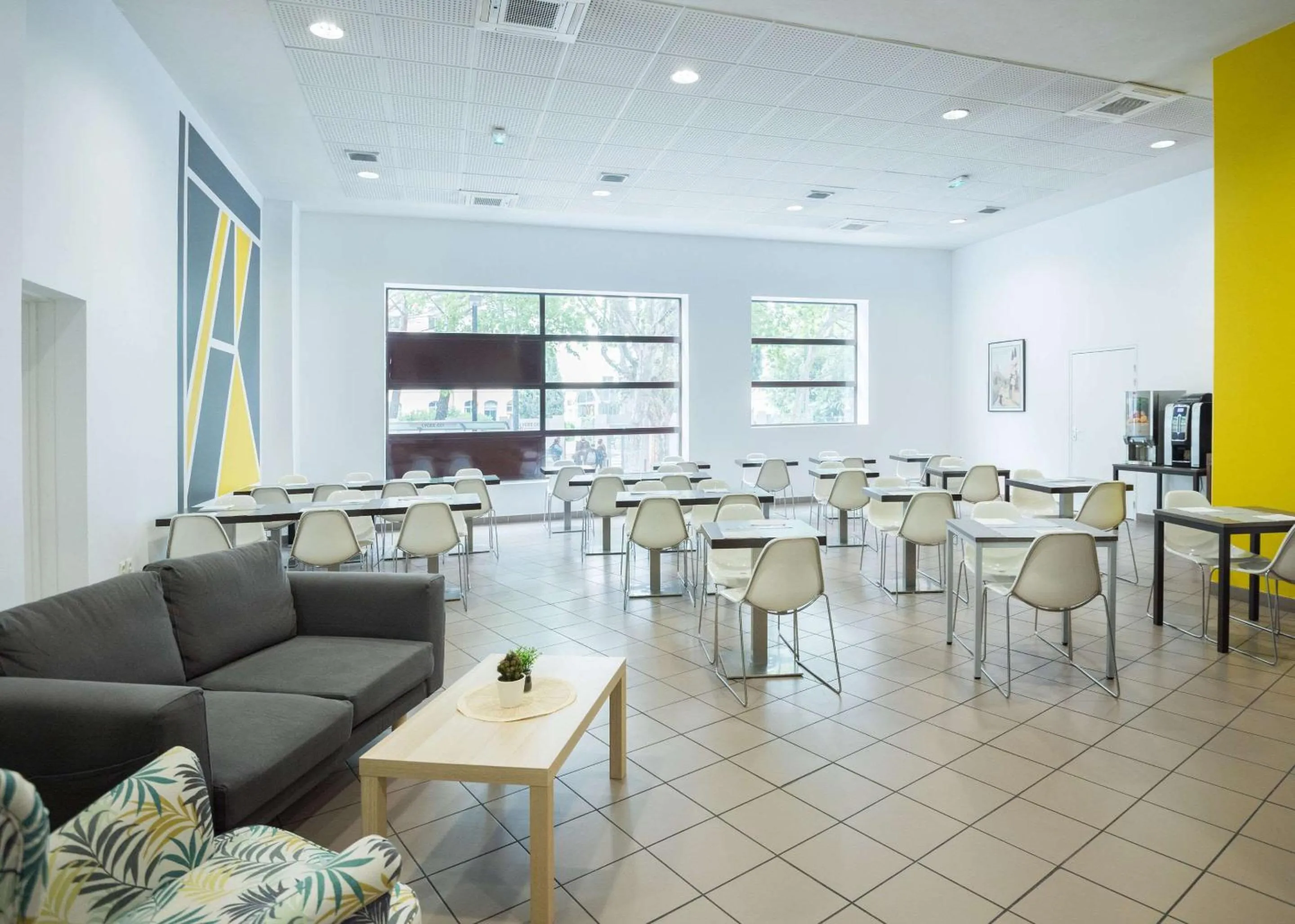 Breakfast in Comfort Aparthotel Nimes Centre