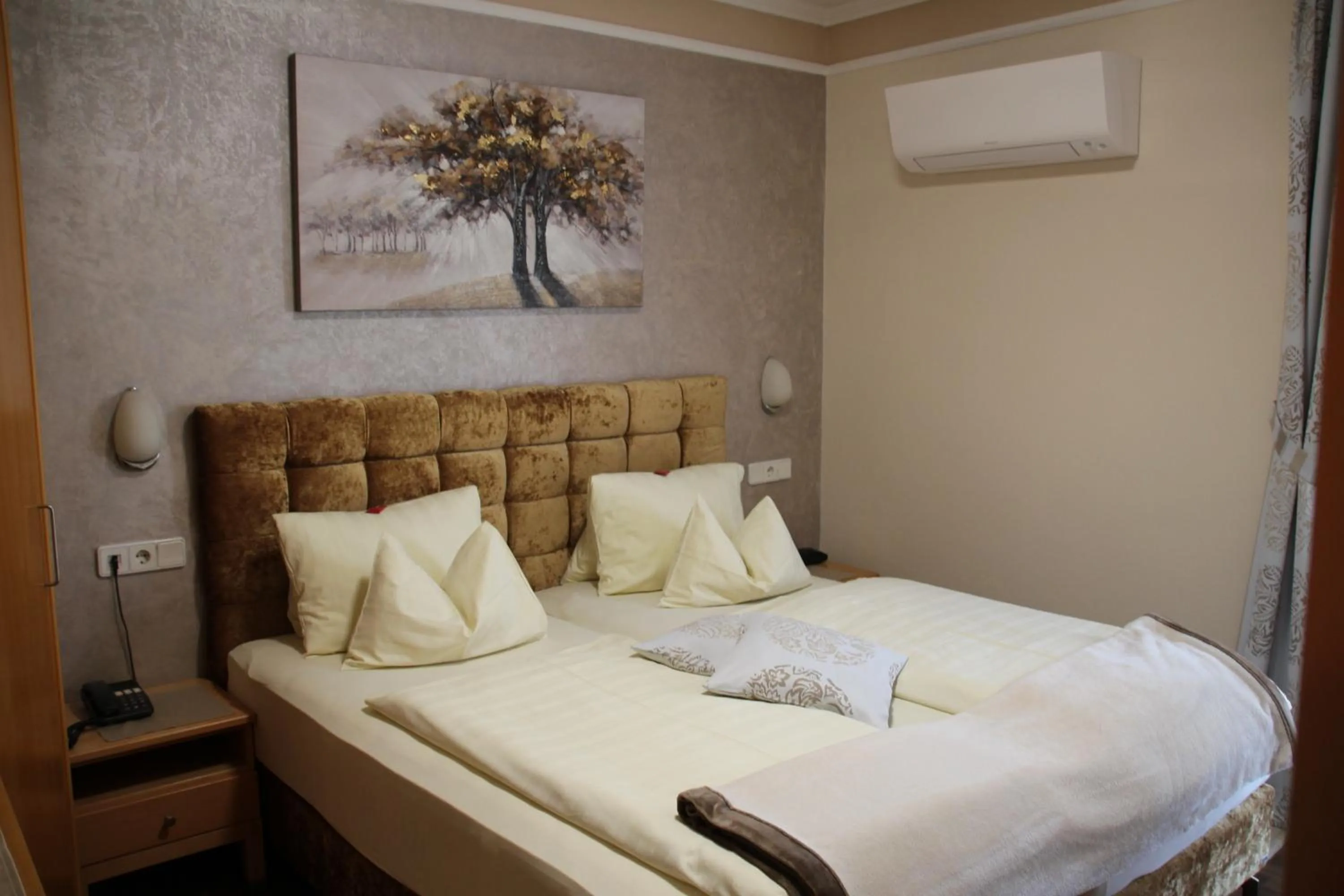 Bedroom, Bed in Hotel Lang