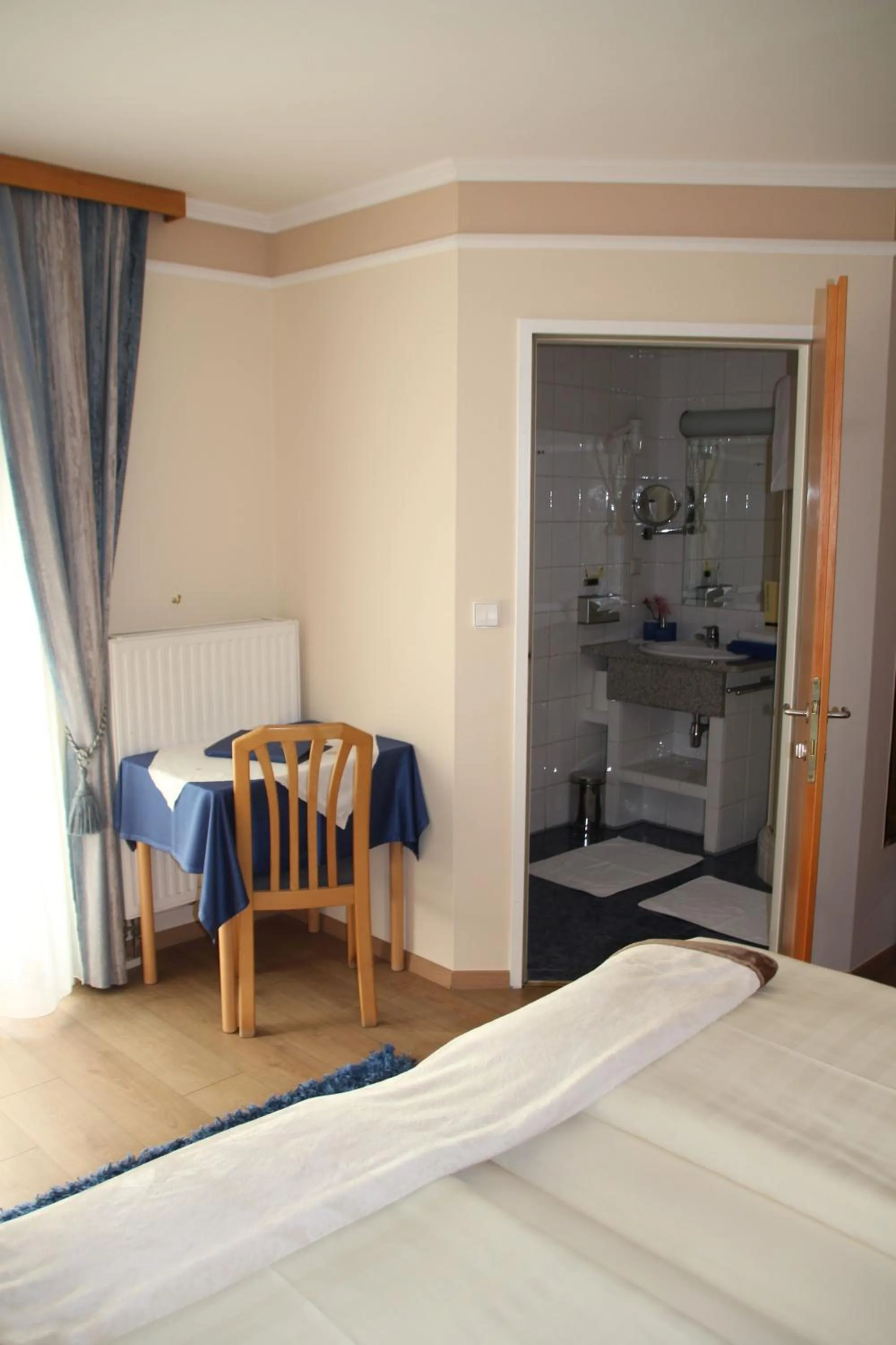 Photo of the whole room, Bed in Hotel Lang