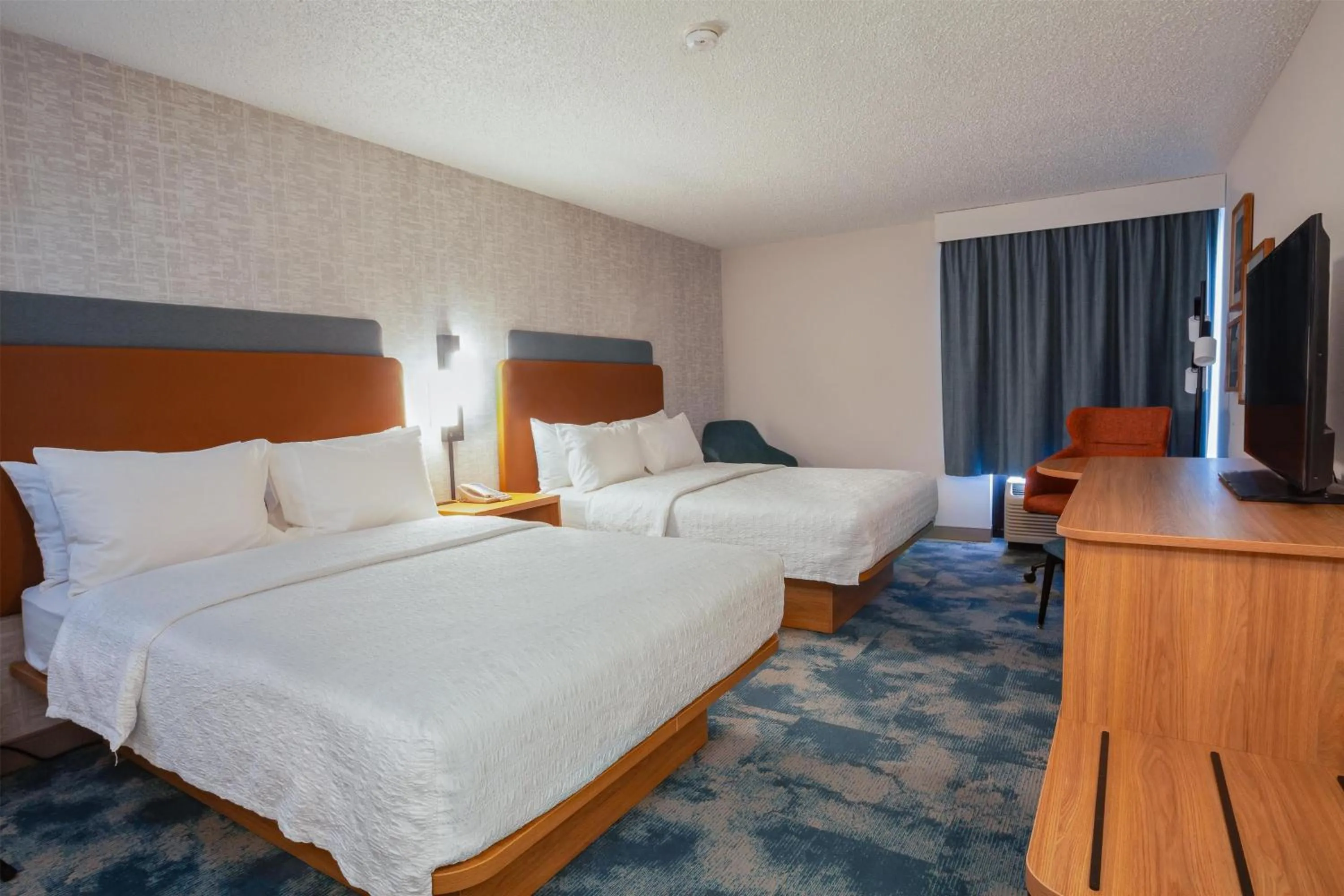 Bed in Hampton Inn Salt Lake City-North