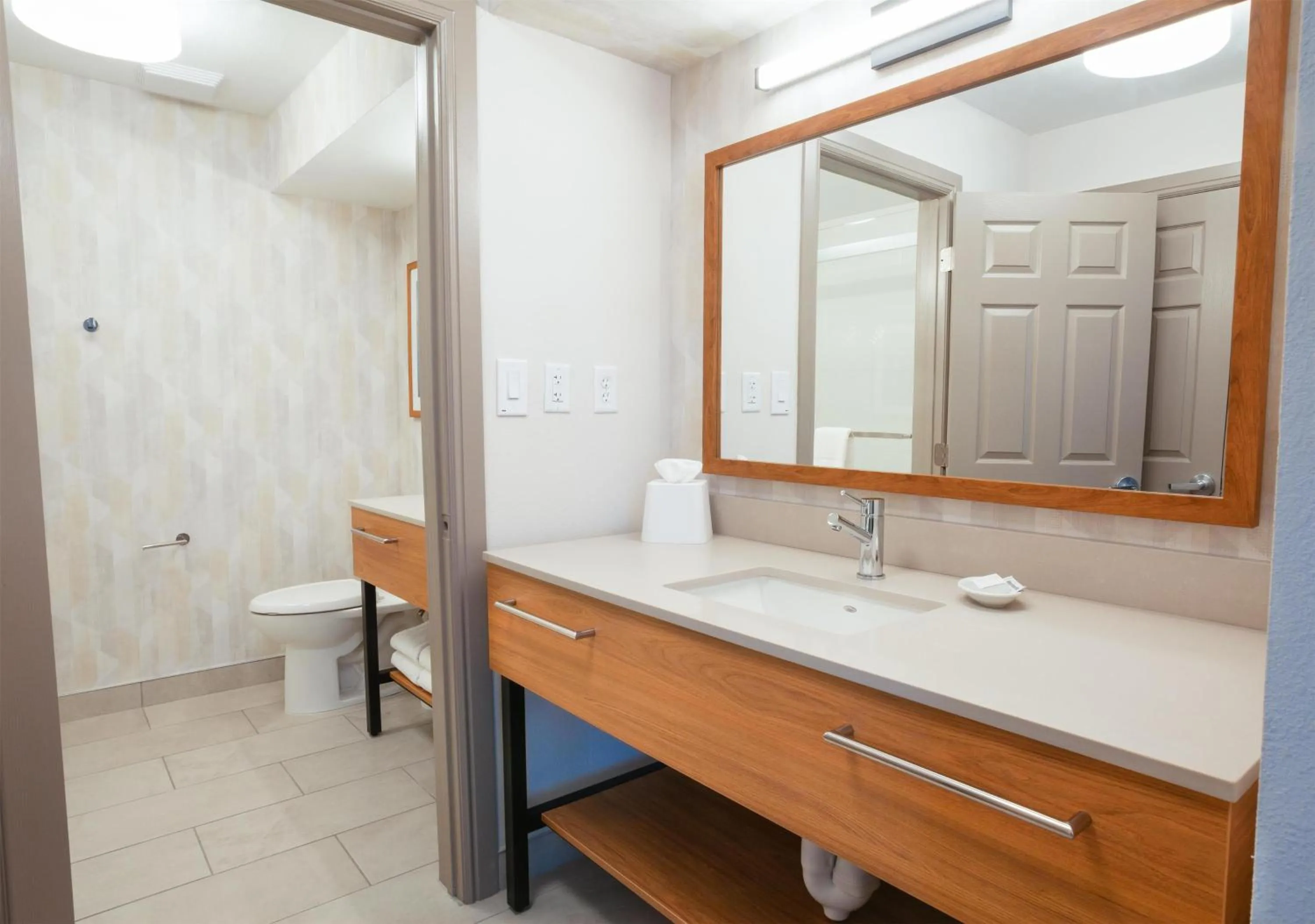 Bathroom in Hampton Inn Salt Lake City-North