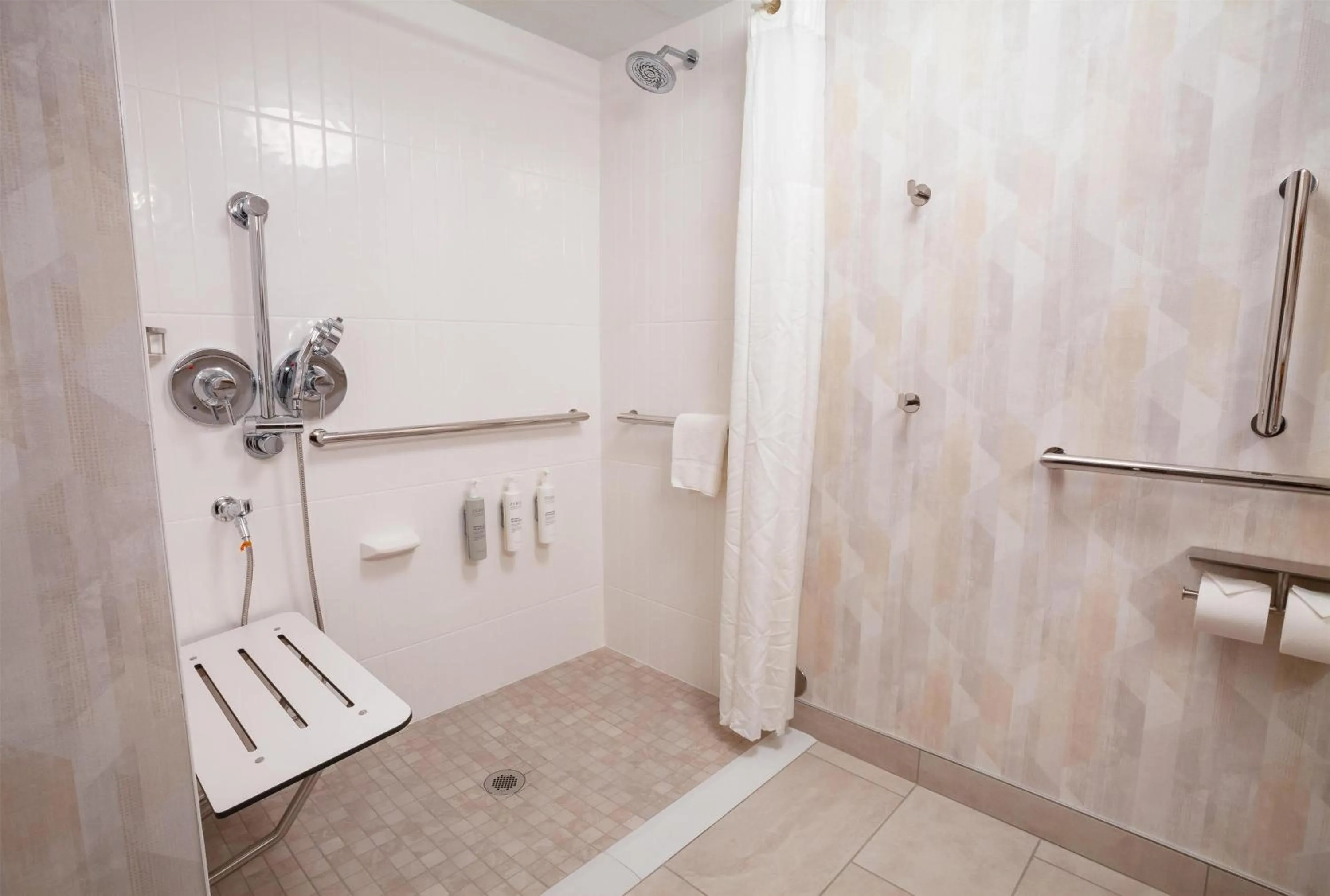 Bathroom in Hampton Inn Salt Lake City-North