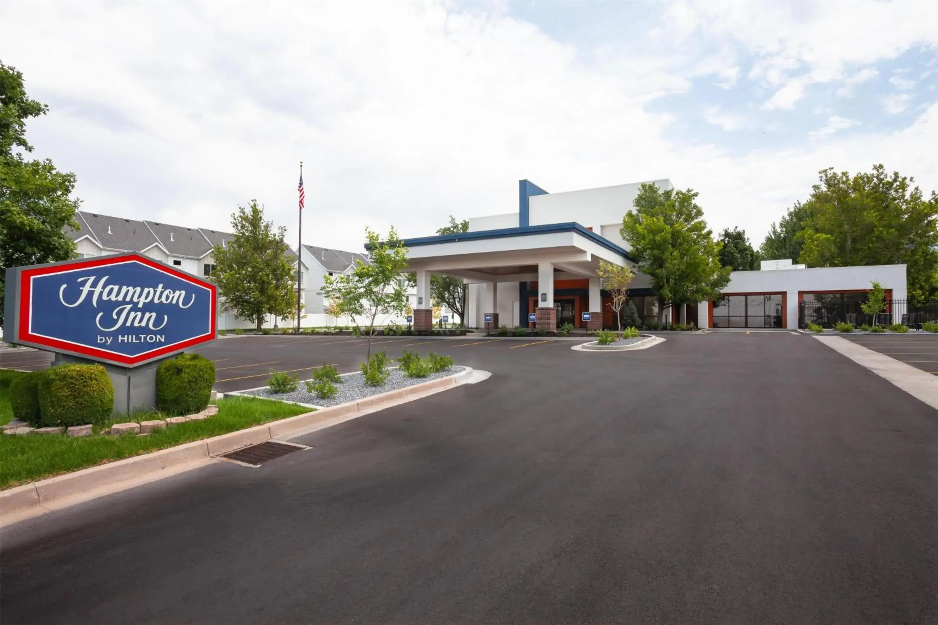 Property building in Hampton Inn Salt Lake City-North Property building in Hampton Inn Salt Lake City-North