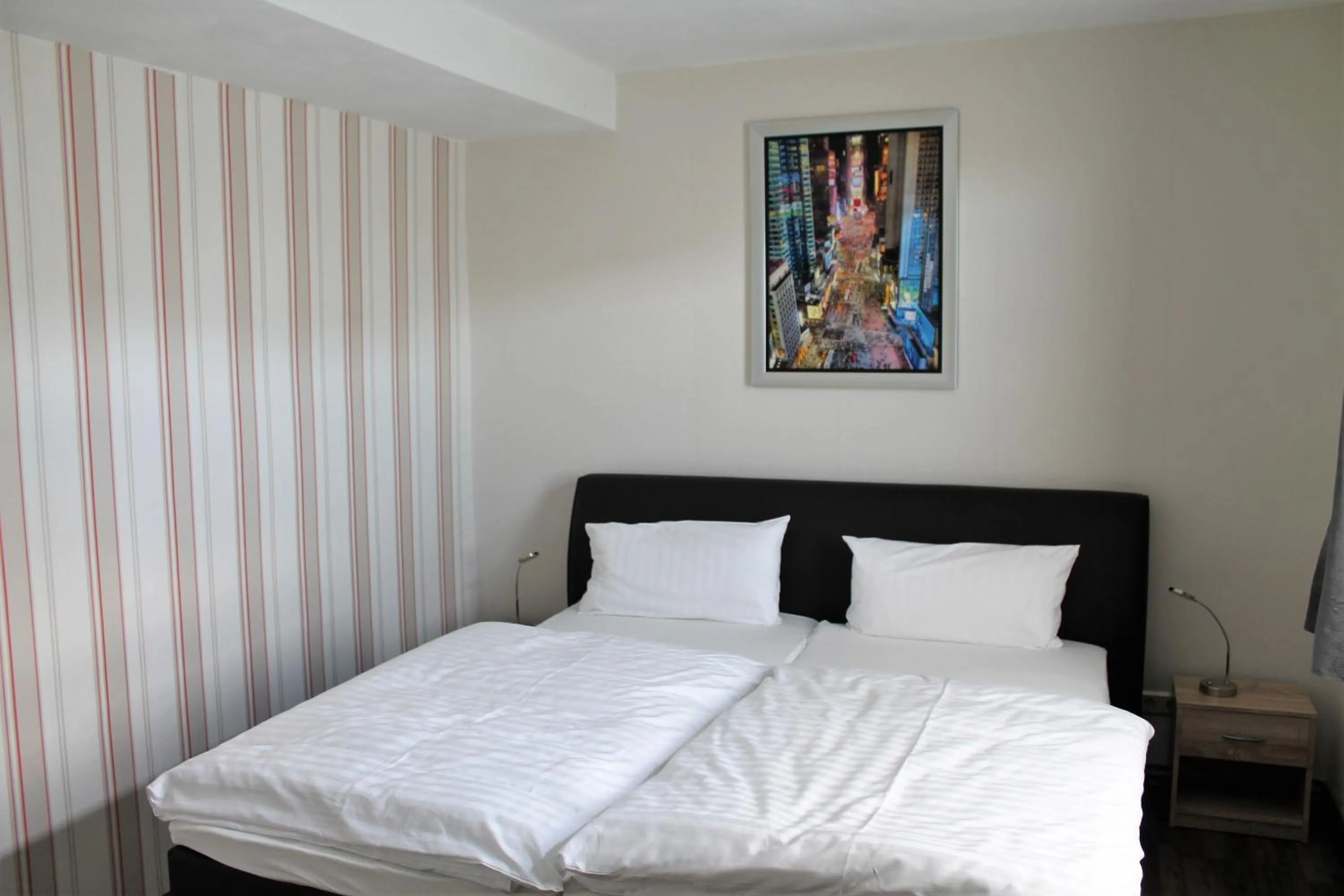 Bedroom, Bed in Le petit Palais - Apartments