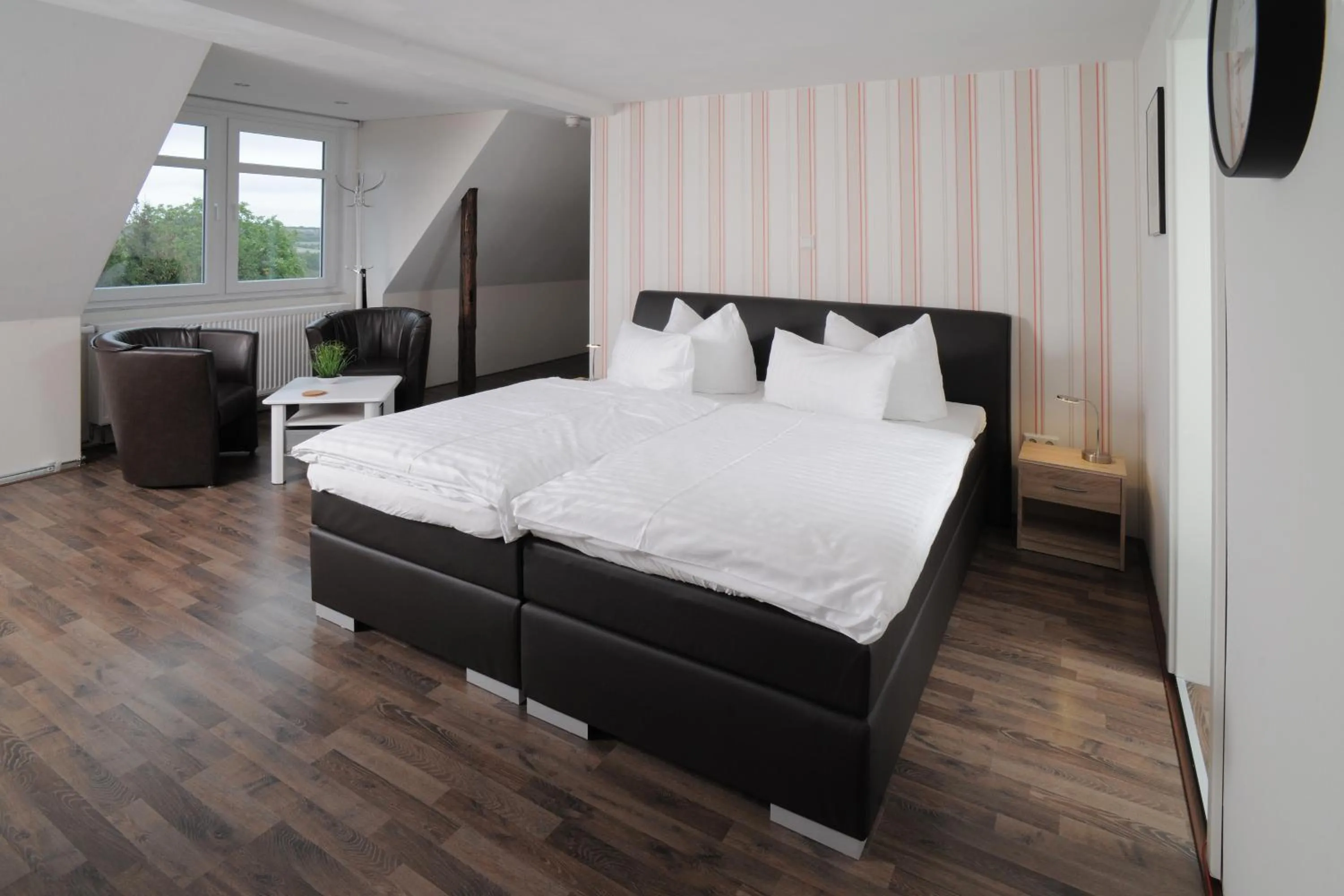 Seating area, Bed in Le petit Palais - Apartments
