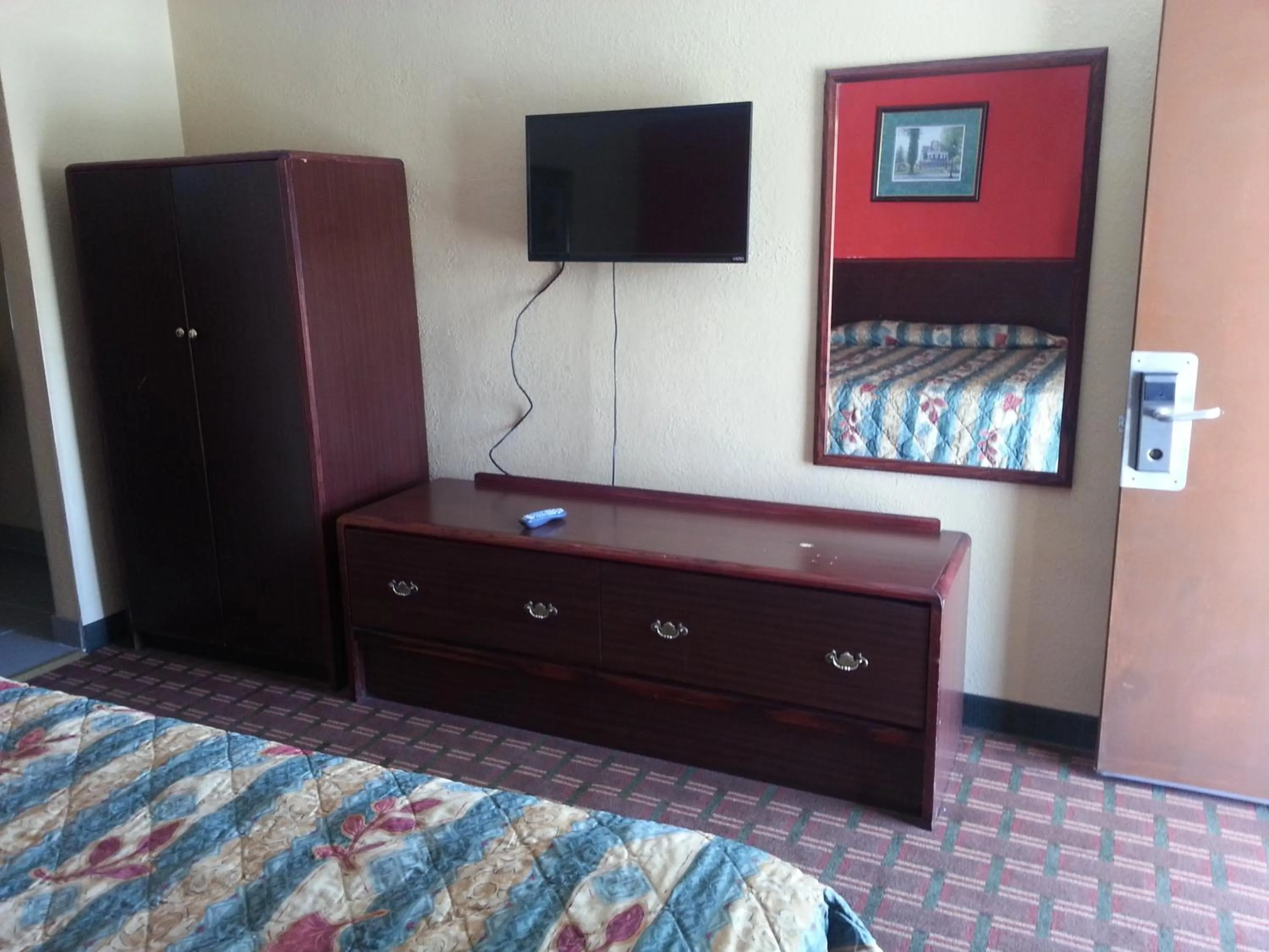 Bed in Mount Laurel Motel